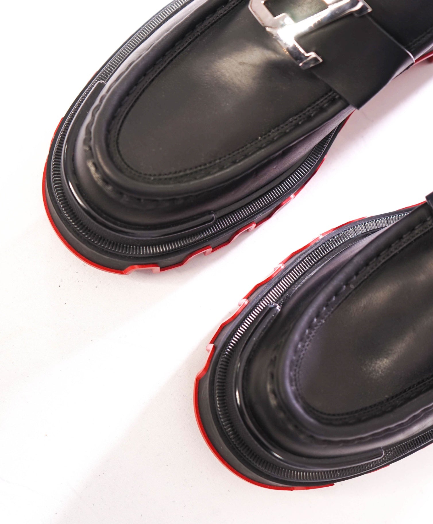 $1,095 CHRISTIAN LOUBOUTIN - Black Leather CL moc DUNE Loafers - US 10 (43EU)
