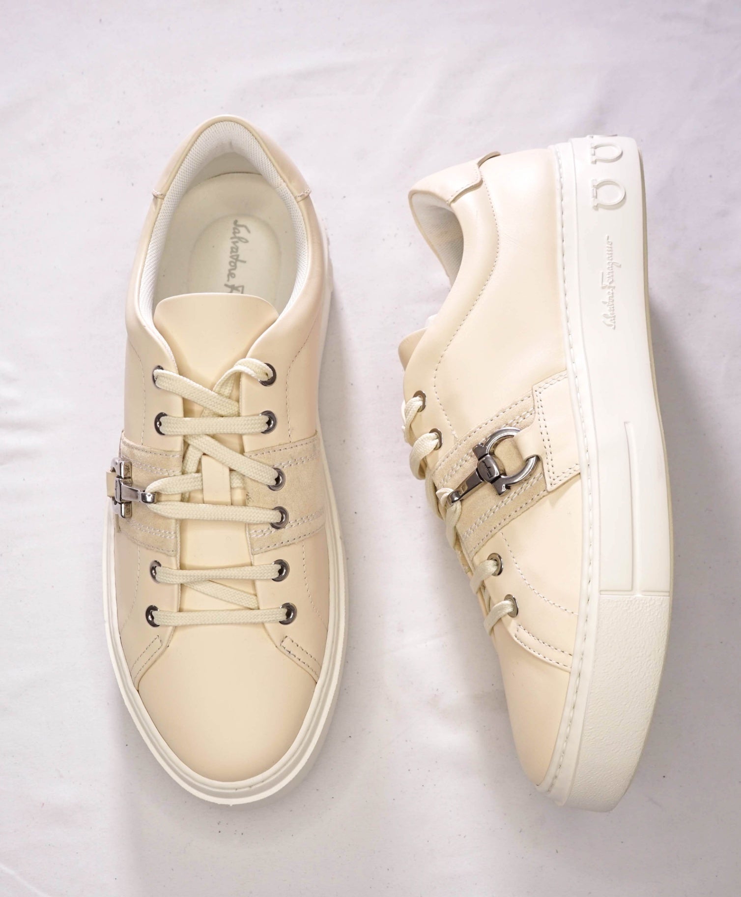$750 SALVATORE FERRAGAMO - Ivory Leather Sneakers - 8.5 M