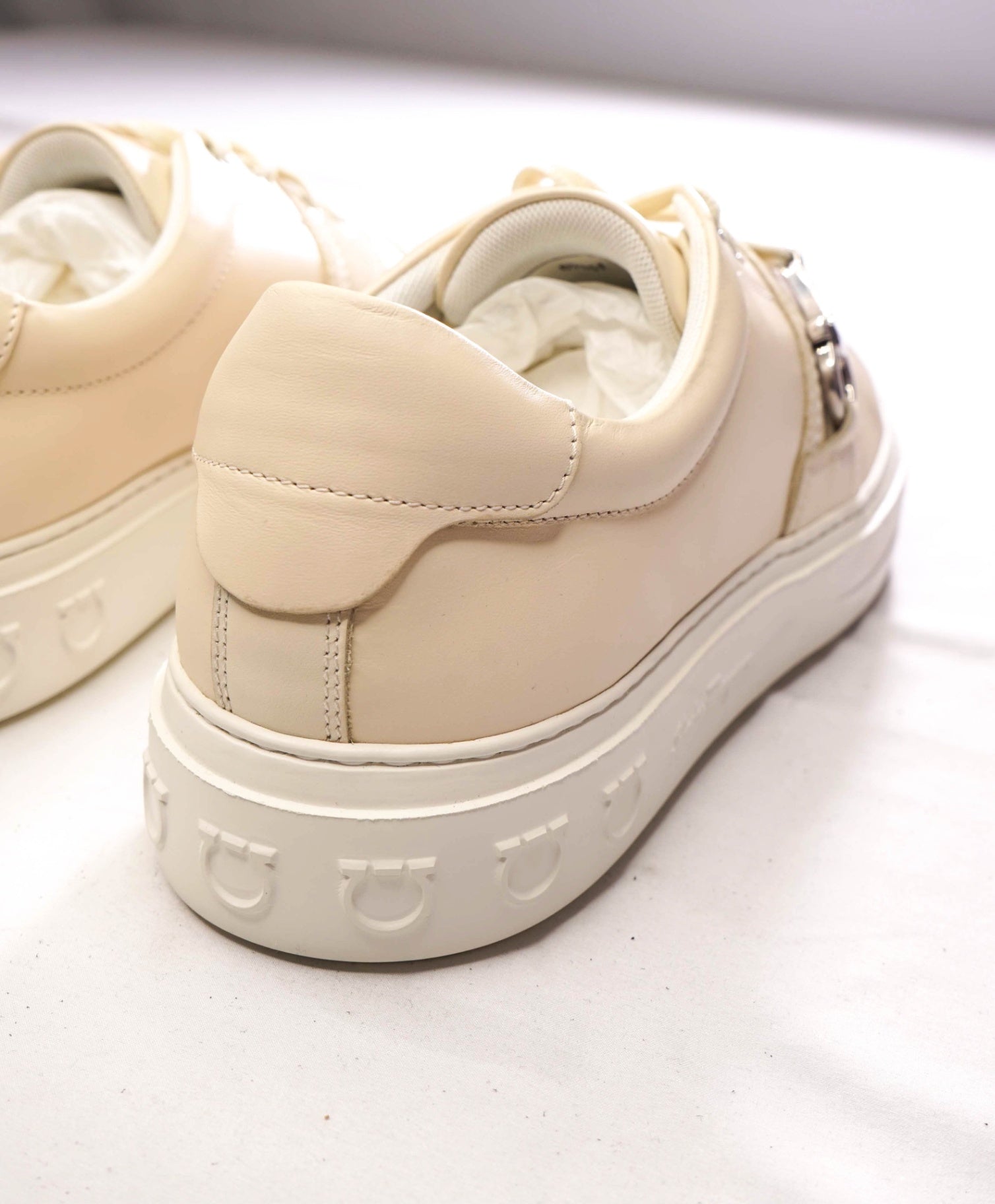 $750 SALVATORE FERRAGAMO - Ivory Leather Sneakers - 8.5 M