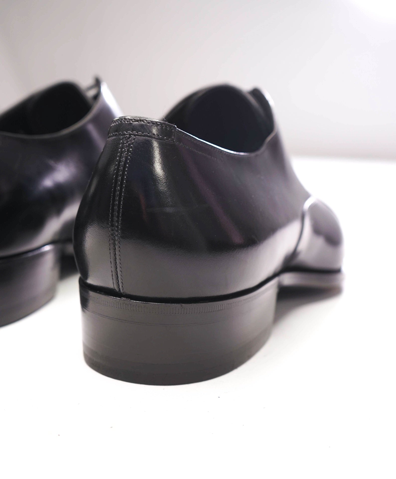 $1,990 TOM FORD - Black Leather Oxfords - US 7.5 3E (7TF)