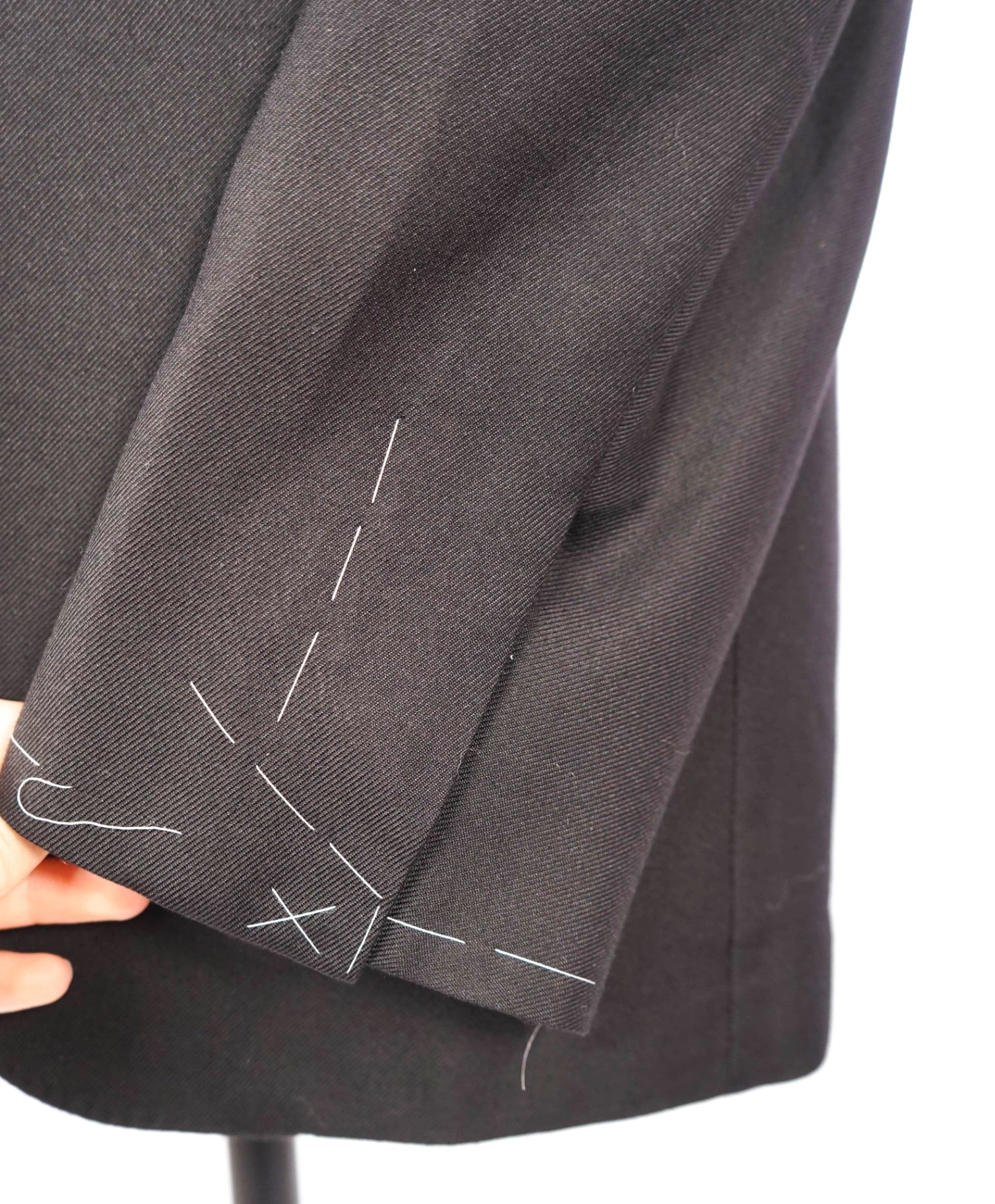 $8,960 BRIONI - Textured Black Peak Lapel *PURE SILK* Blazer - 44R