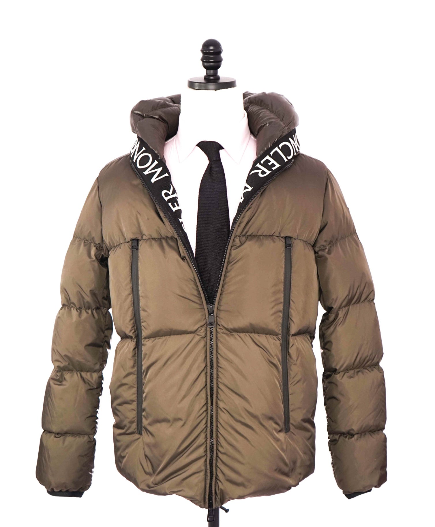 $2,290 MONCLER - Olive Green Montcla Hooded Short Down Coat - XXL