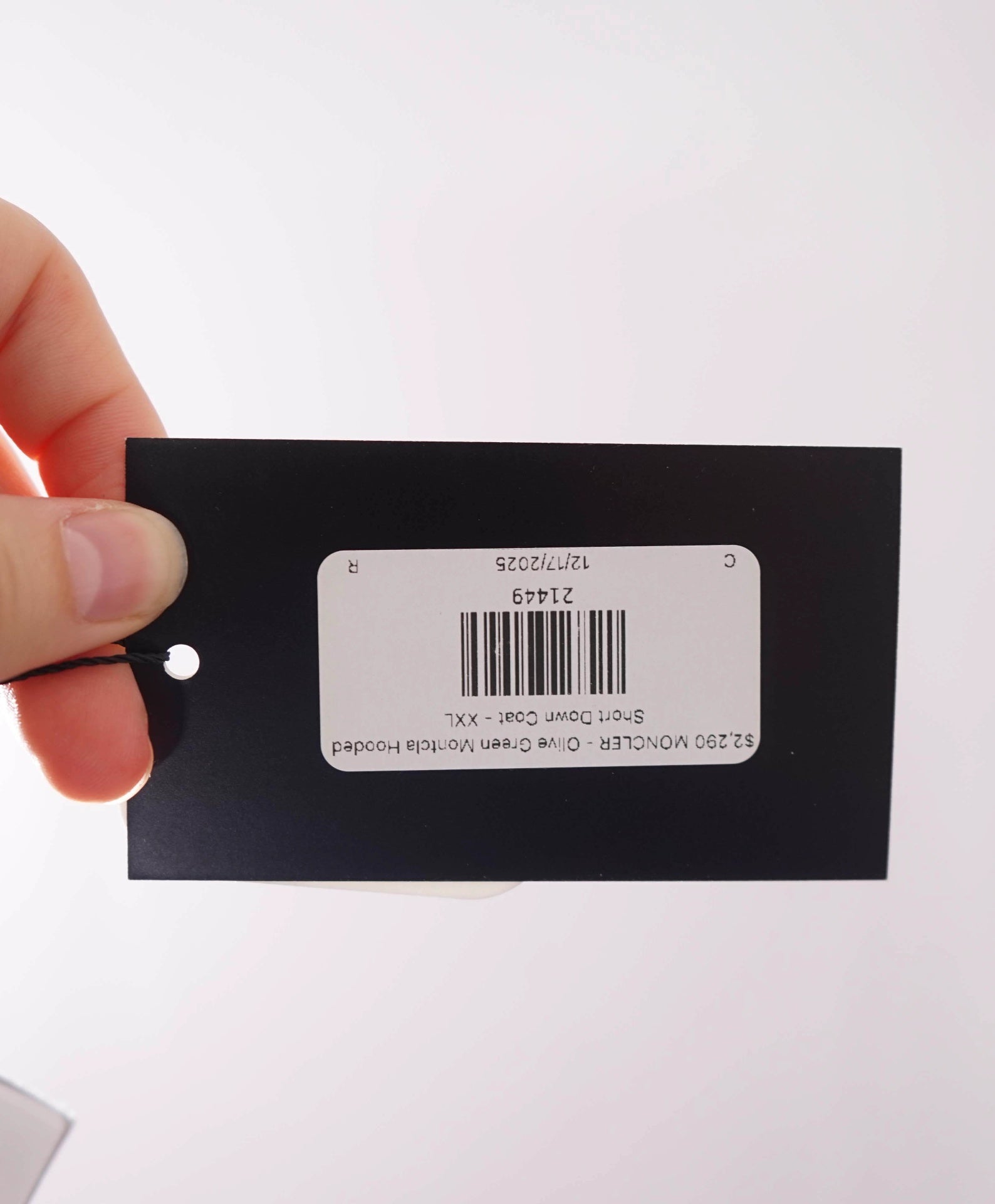 $2,290 MONCLER - Olive Green Montcla Hooded Short Down Coat - XXL