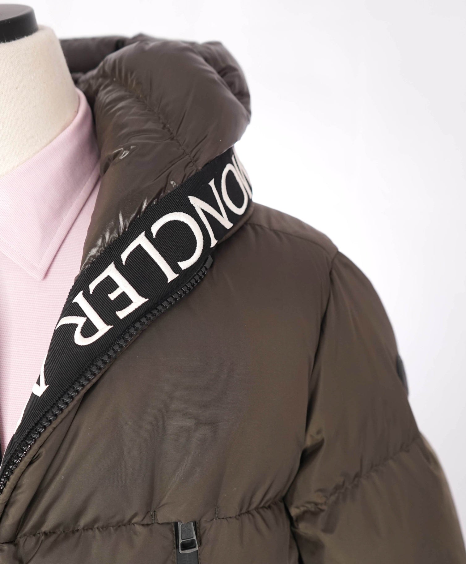 $2,290 MONCLER - Olive Green Montcla Hooded Short Down Coat - XXL