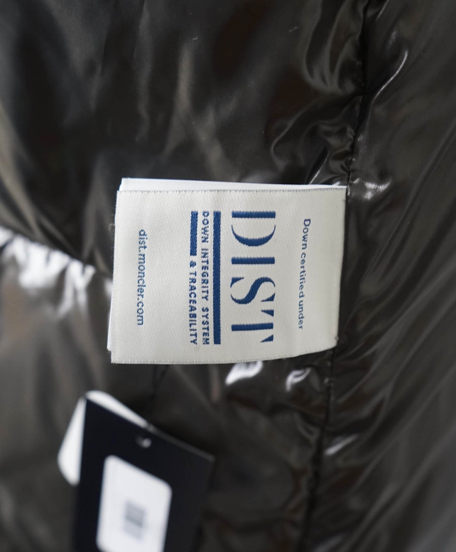 $2,290 MONCLER - Olive Green Montcla Hooded Short Down Coat - XXL