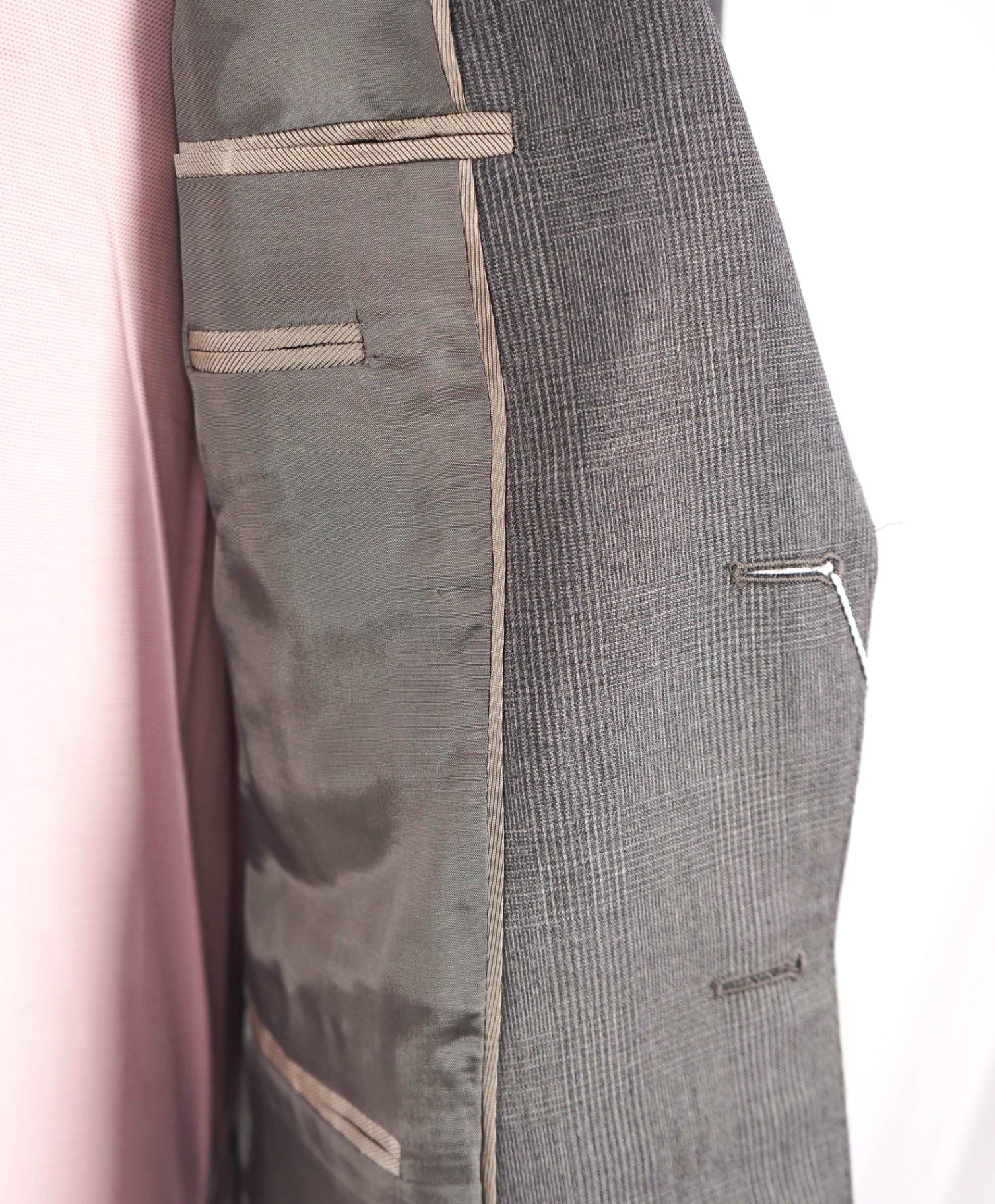 $1,995 ARMANI COLLEZIONI - Gray Plaid Wool "G LINE" Suit - 40R