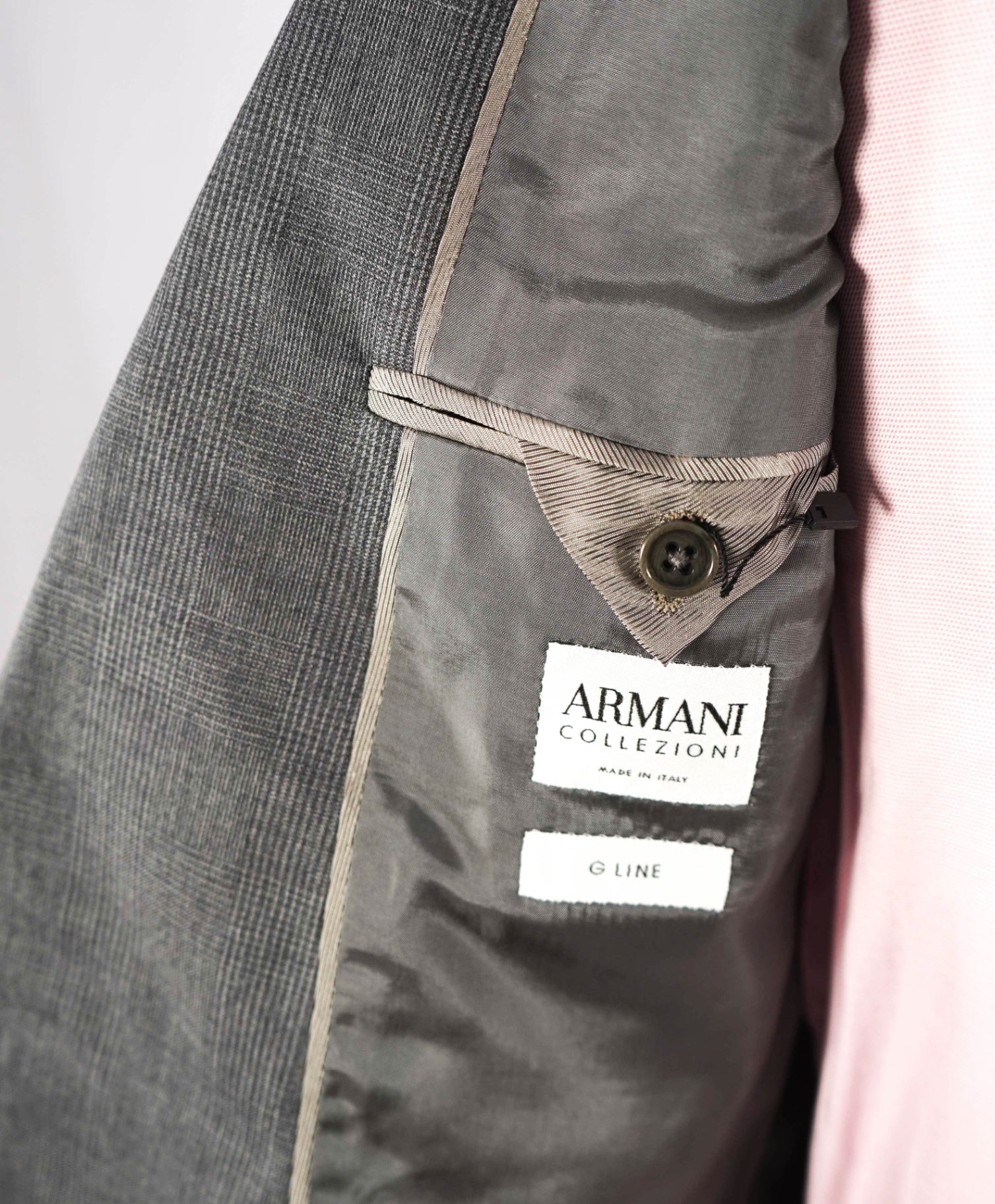 $1,995 ARMANI COLLEZIONI - Gray Plaid Wool "G LINE" Suit - 40R