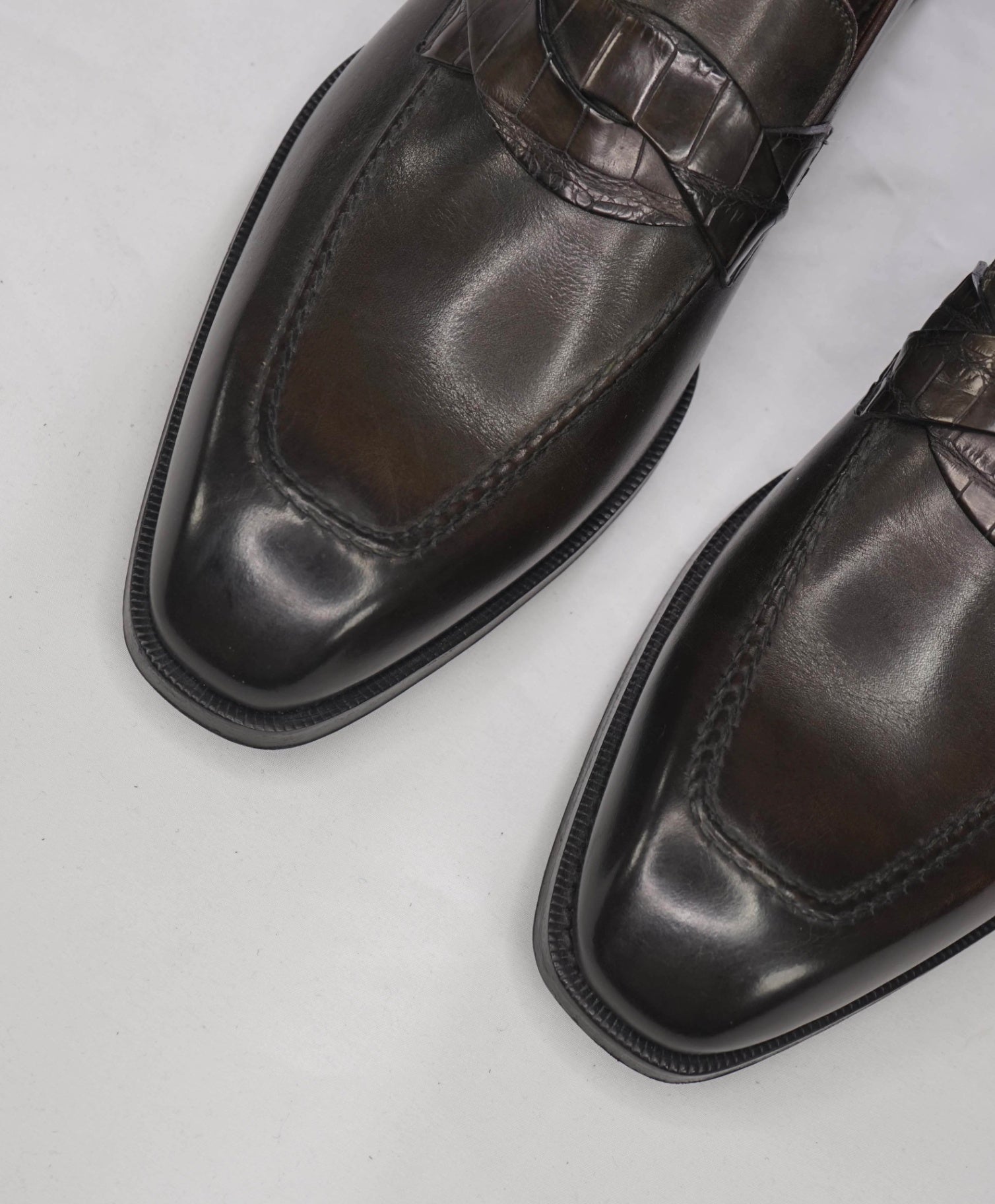 $2,250 TOM FORD - Crocodile Brown Leather 