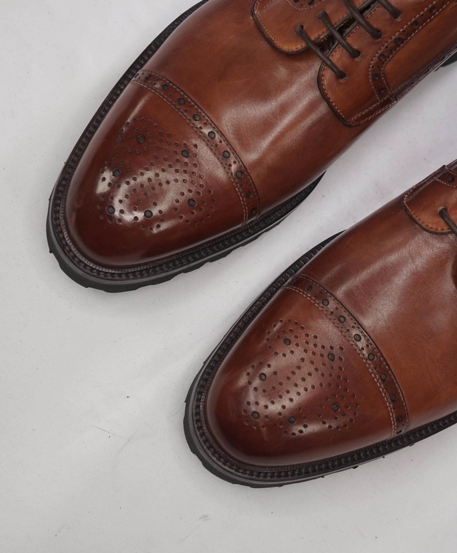 $650 BERGDORF GOODMAN - Brown Leather Lug Sole Derby - US 11 (44EU)
