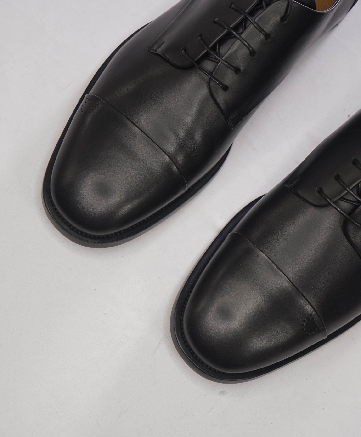 $895 FERRAGAMO - Black Leather "GAVINO" Logo Derby - 11 EE