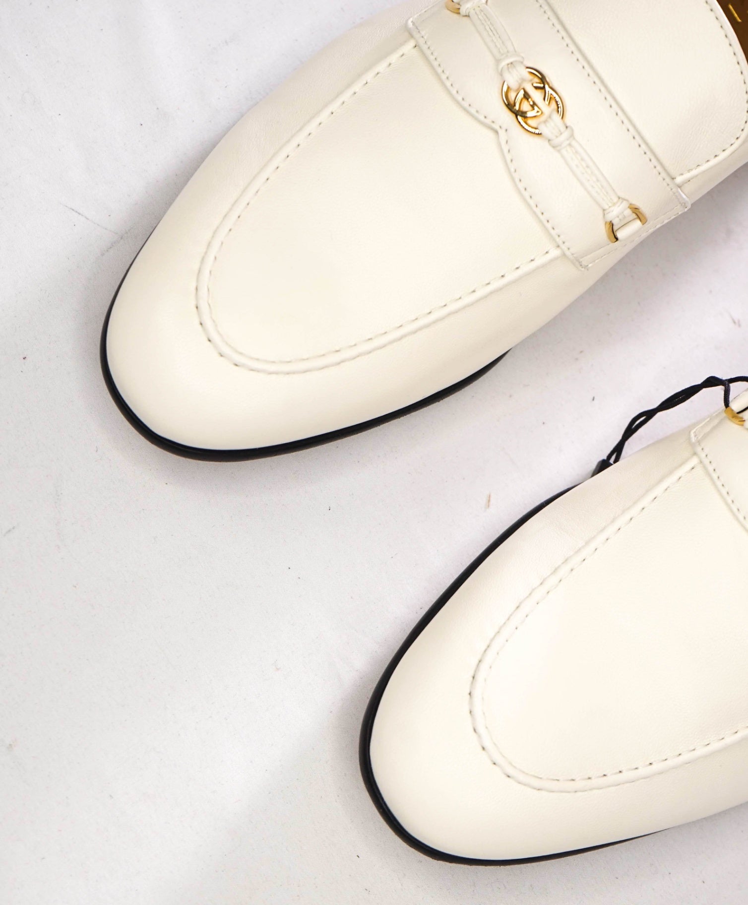 $950 GUCCI - Ivory White Leather GG Loafers - 10.5 (10G)