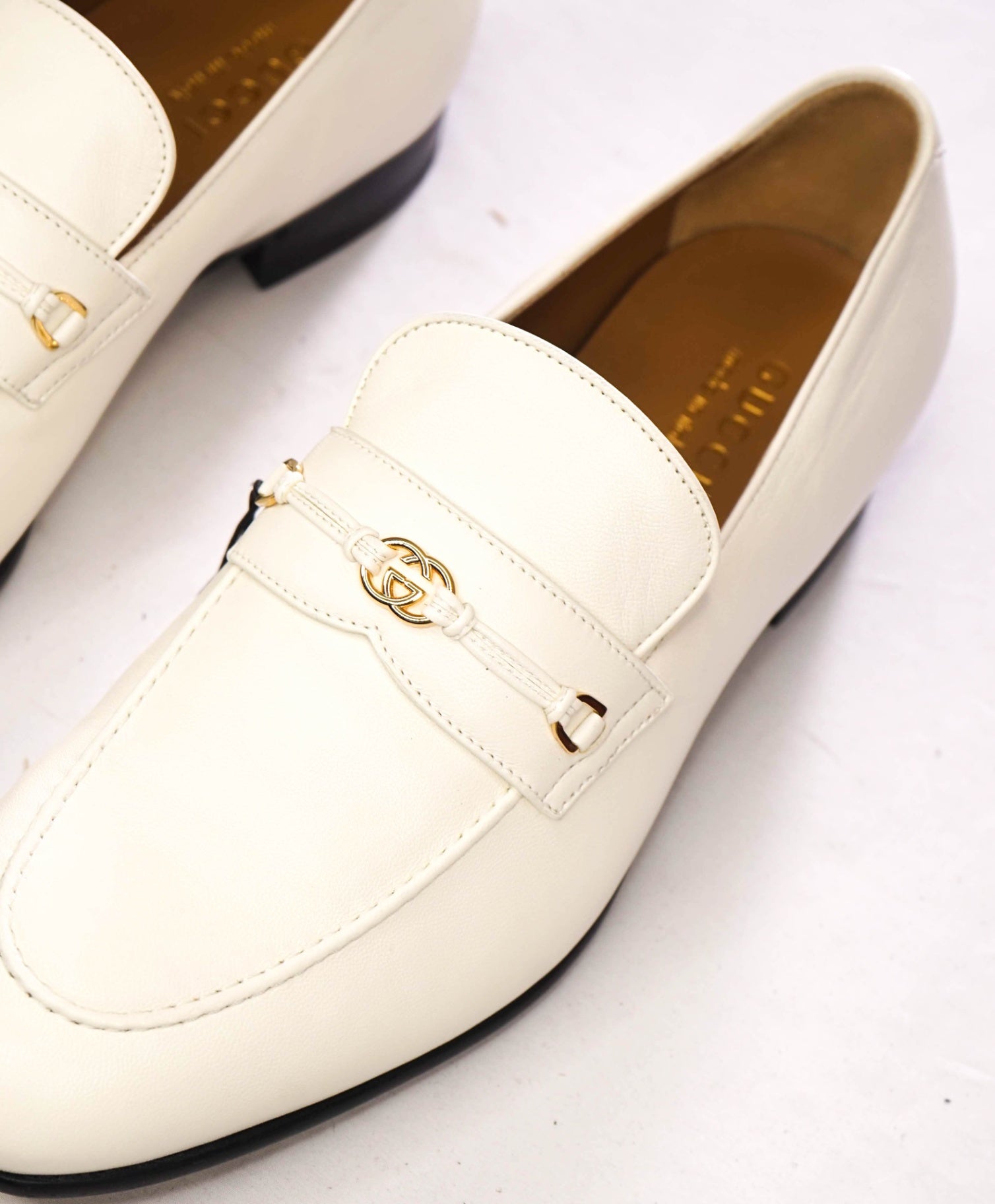$950 GUCCI - Ivory White Leather GG Loafers - 10.5 (10G)