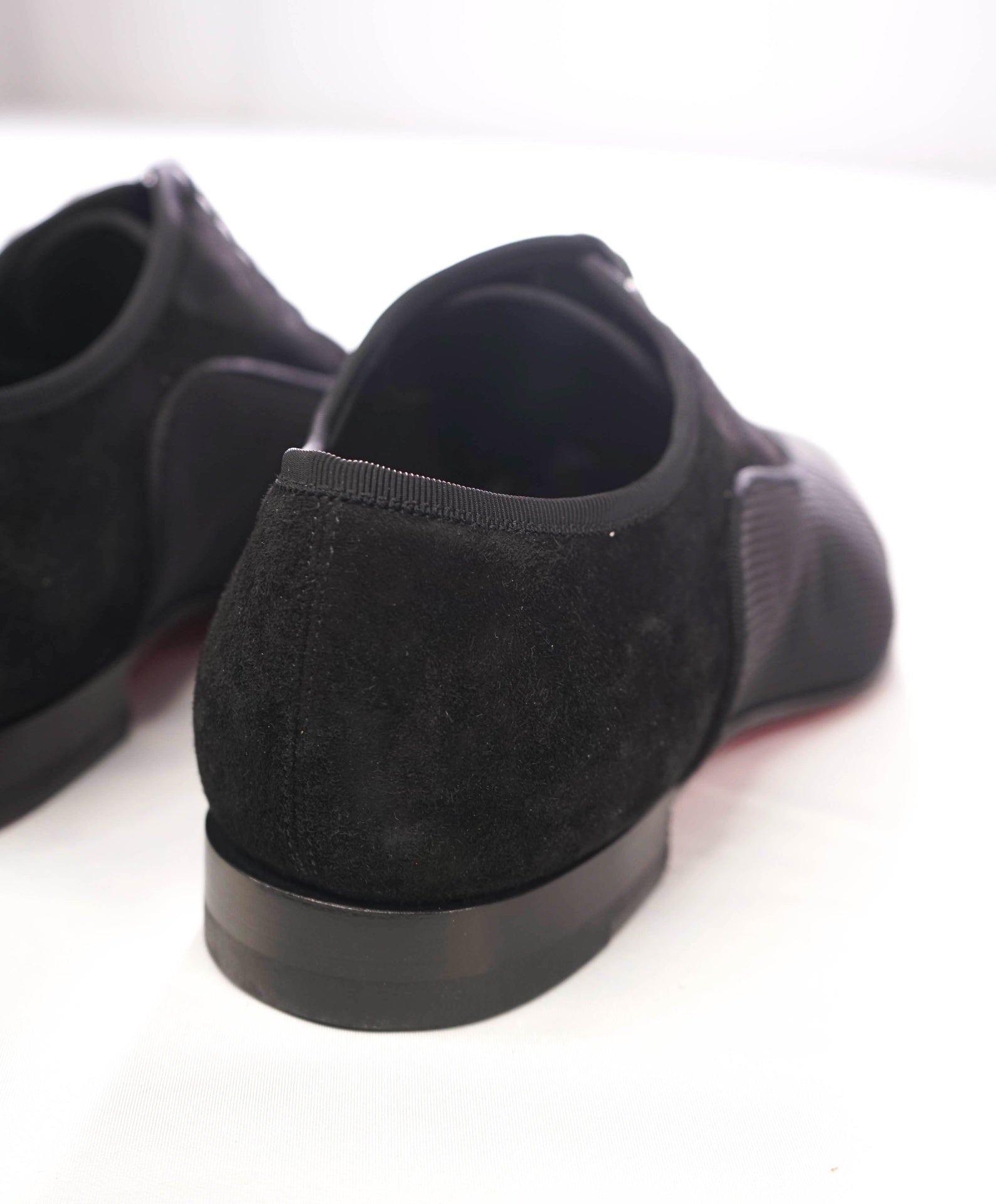 $1,050 CHRISTIAN LOUBOUTIN - Black "GREGGO" Suede Oxfords - US 7.5 (40.5EU)