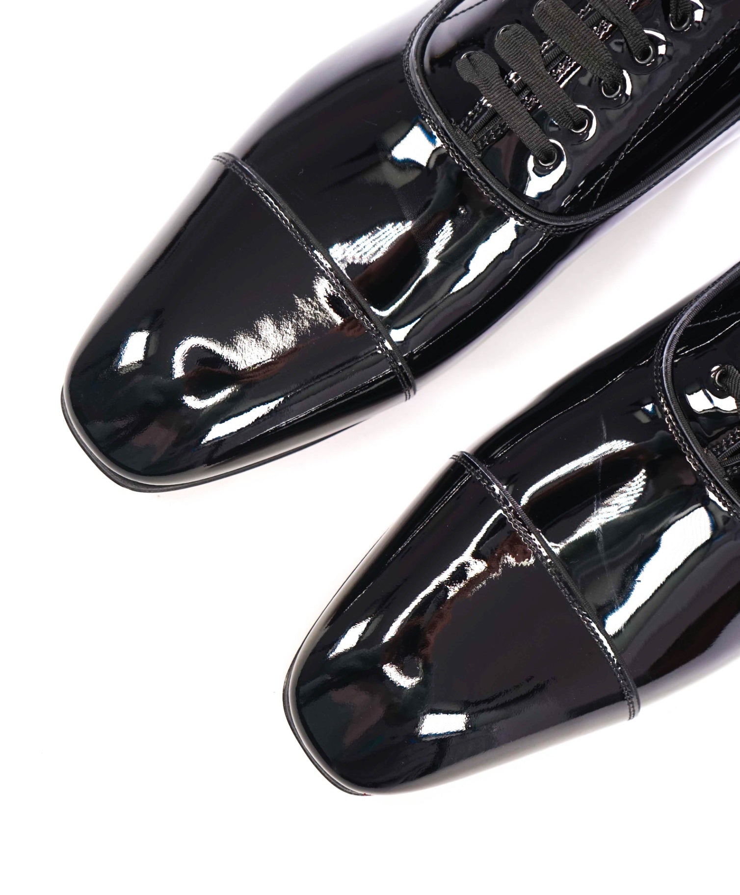 $1,095 Christian Louboutin - *GREGGO* Patent Leather Black Oxfords - US 11 (44EU)