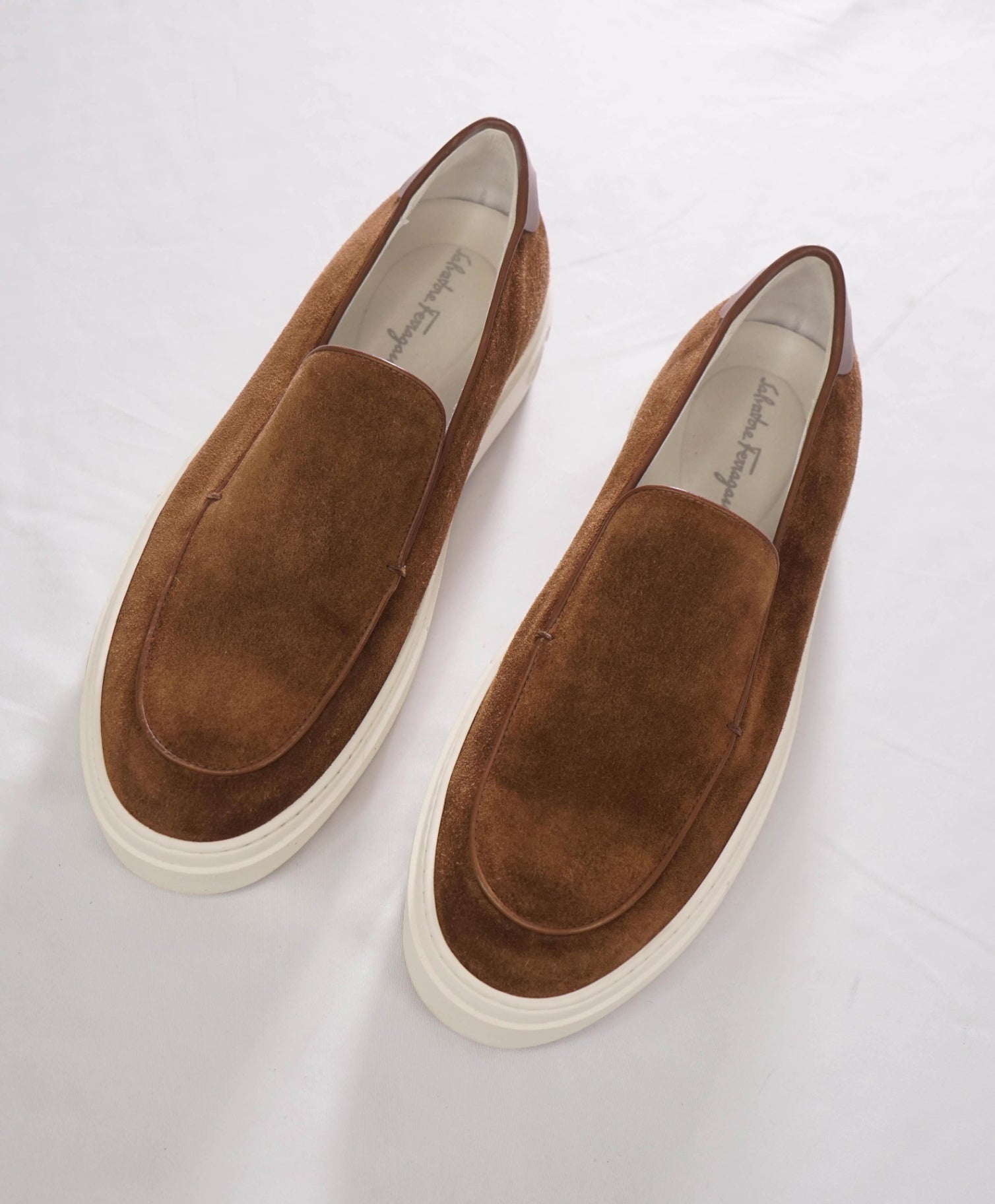 $750 FERRAGAMO - Brown Logo Heel Suede Boat Shoe Loafers - 7.5 M