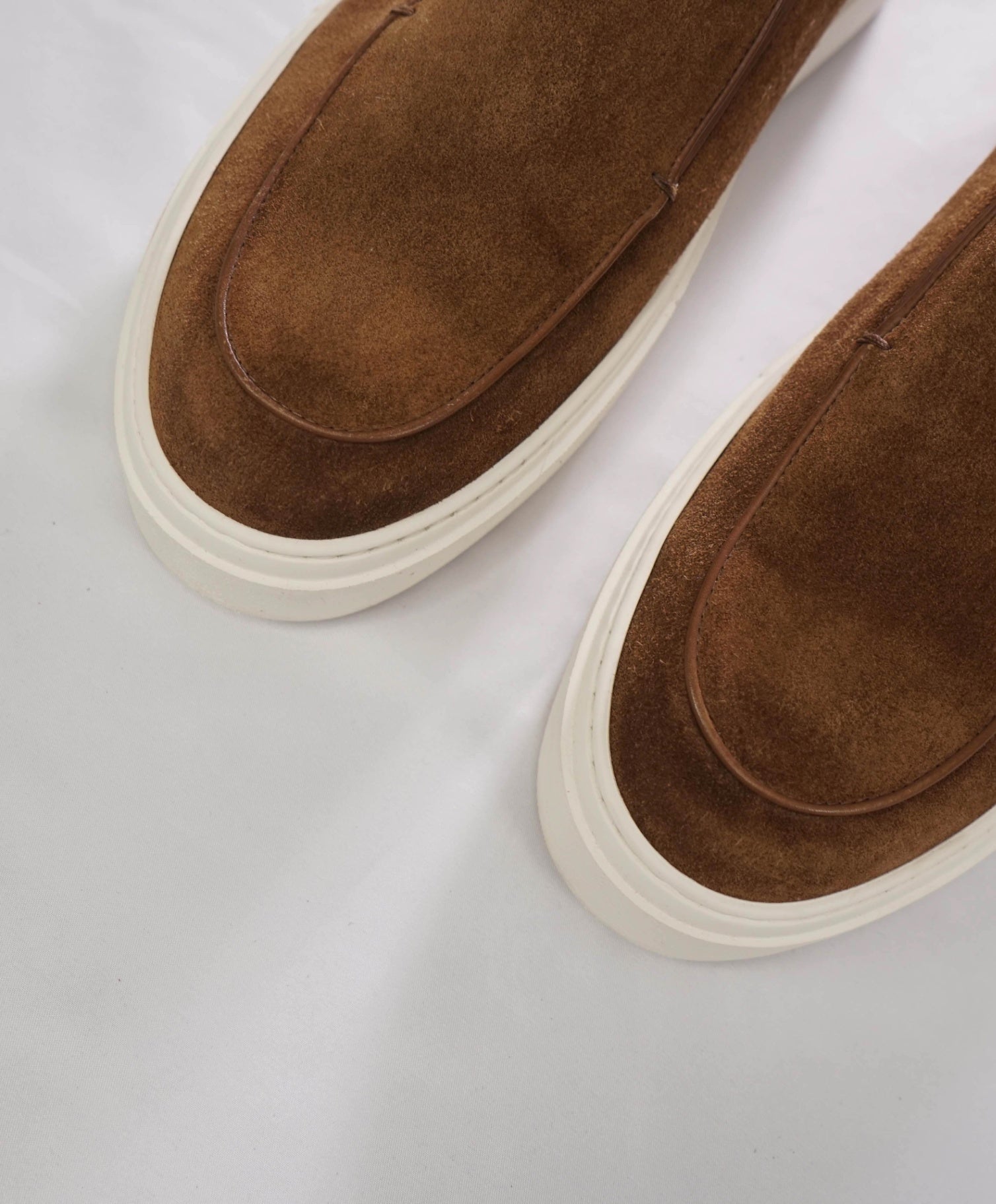 $750 FERRAGAMO - Brown Logo Heel Suede Boat Shoe Loafers - 7.5 M