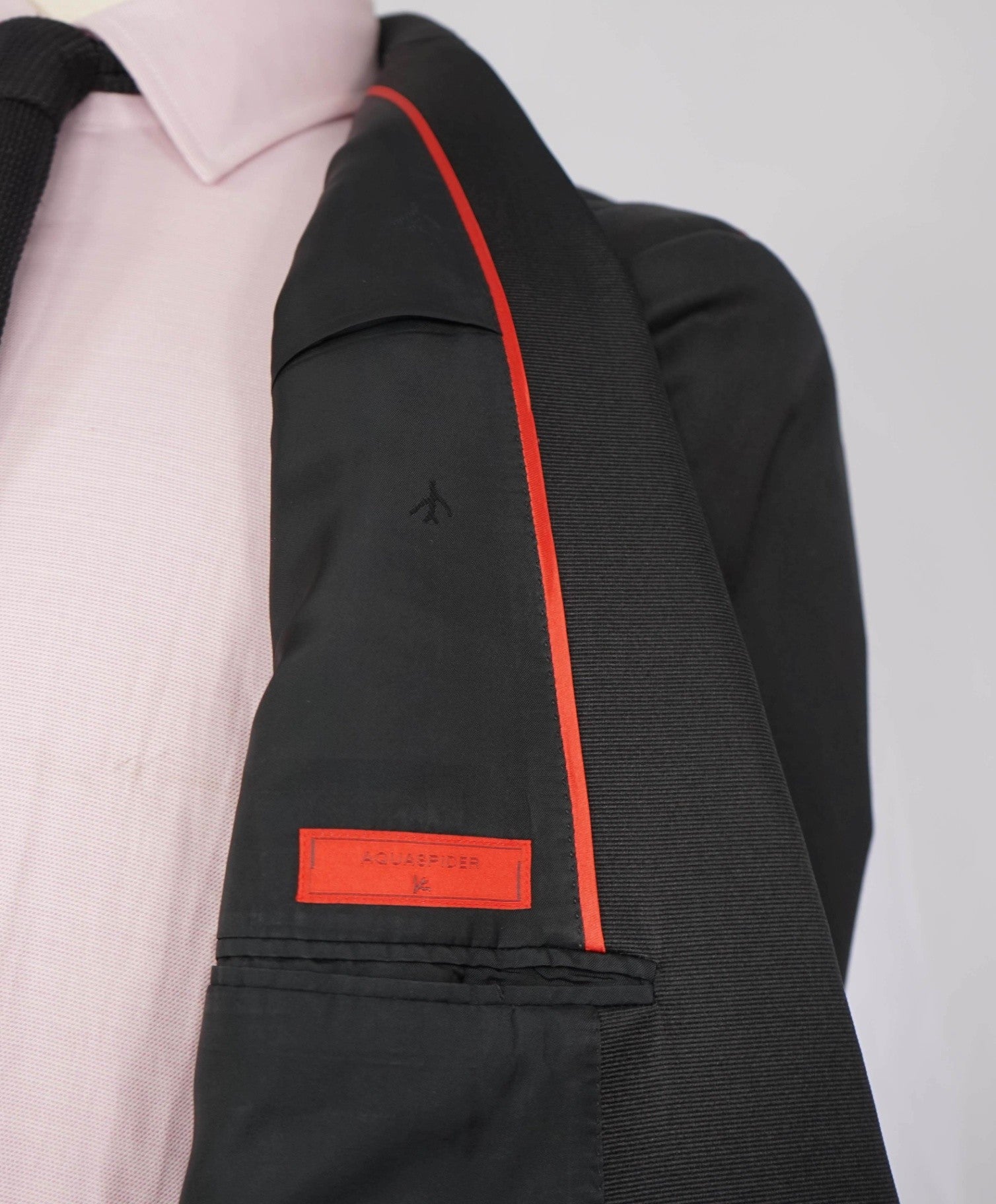 $4,595 ISAIA - "AQUASPIDER" Solid Black Wool Peak Lapel Tuxedo - 44L