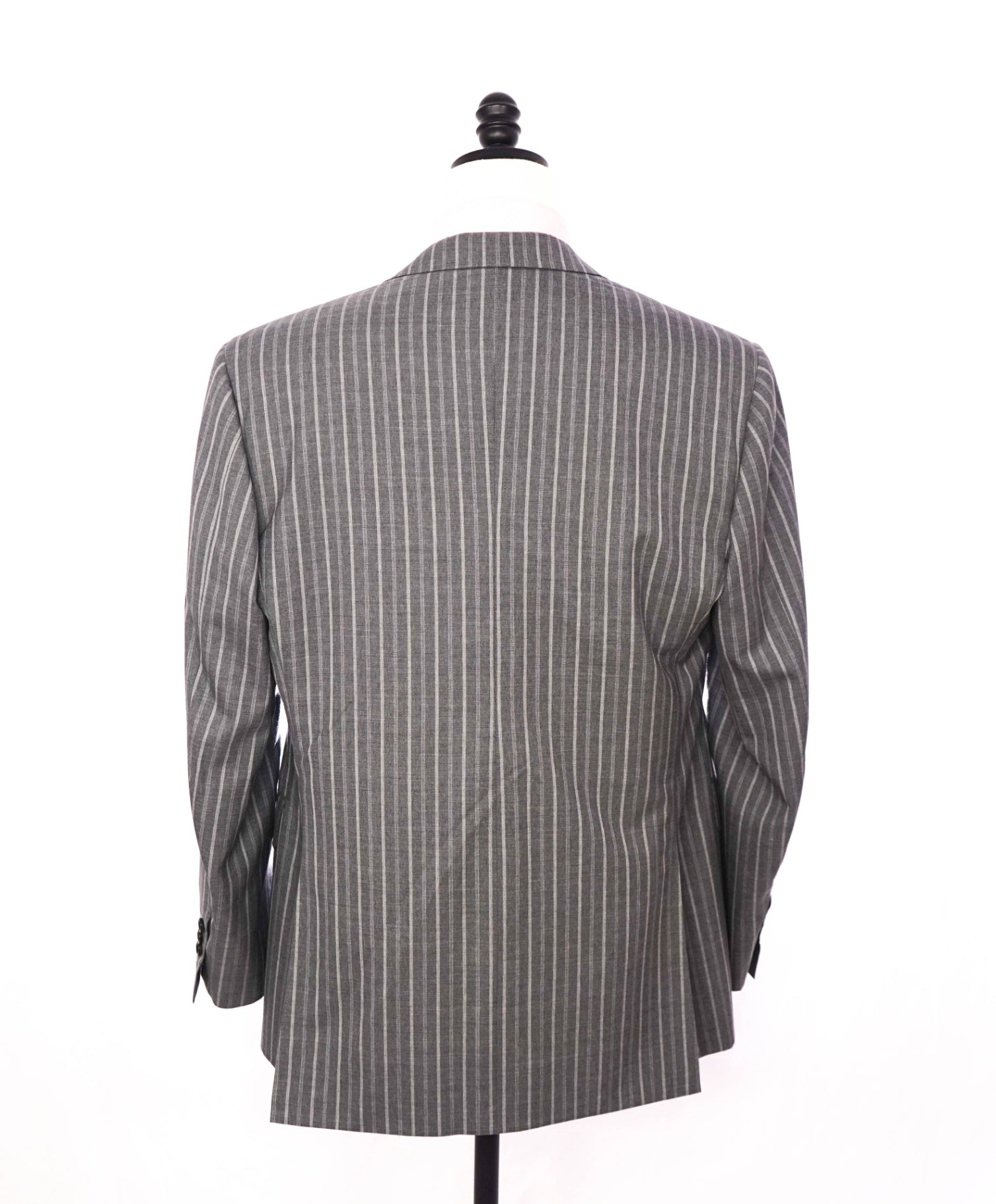 $2,395 CANALI - Gray Chalk Stripe Wool Peak Lapel Suit - 46R