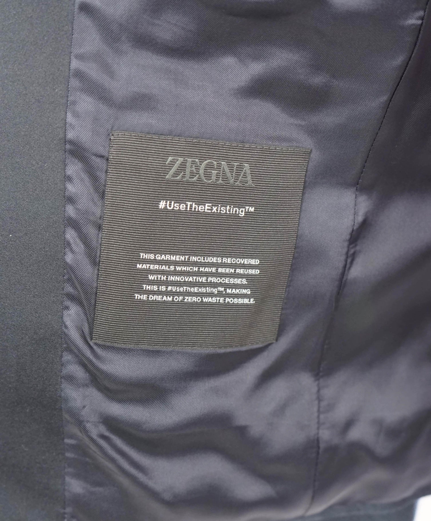 $2,990 ZEGNA - Textured Blue Peak Lapel Dinner Jacket - 38R
