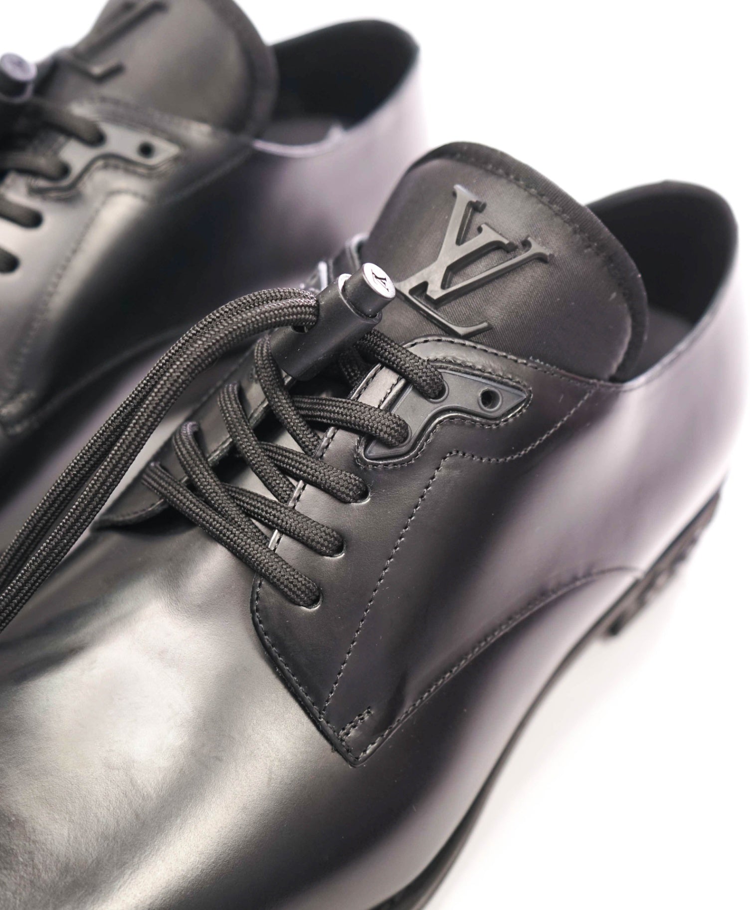 $1,540 LOUIS VUITTON - Black Leather Lug Sole Oxfords - 8.5 US (7.5 LV)