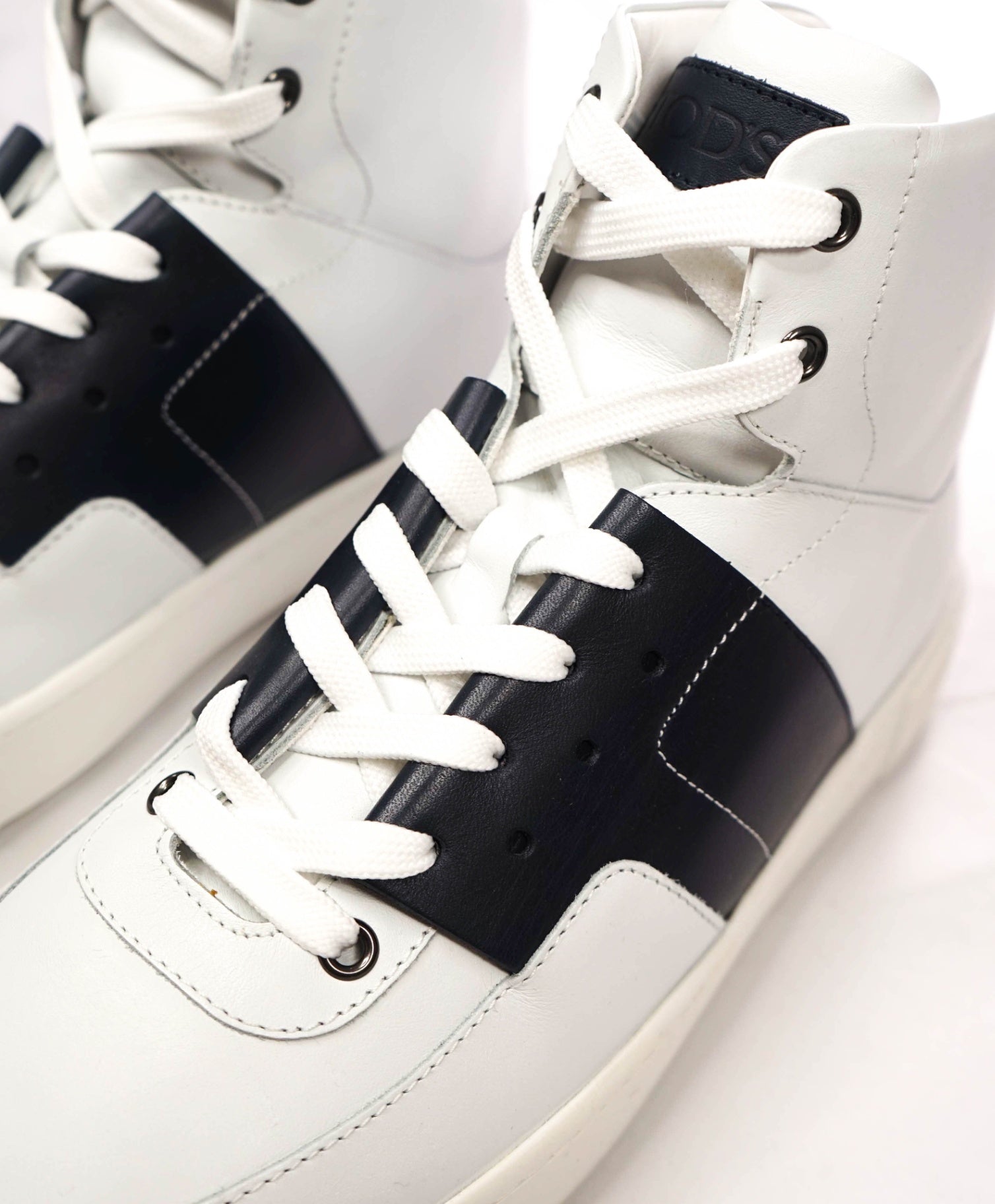 $725 TOD'S - White/Navy Leather High Top Sneakers - US 10 (9UK)
