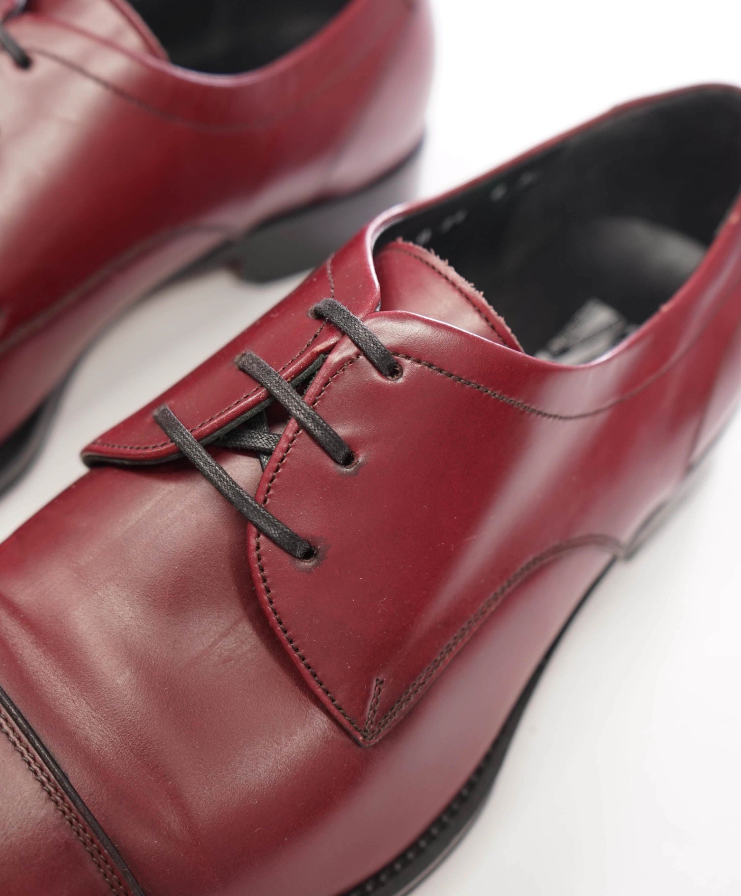 $895 FERRAGAMO - Burgundy Leather Brogue Cap-Toe Oxford - 8 EEE