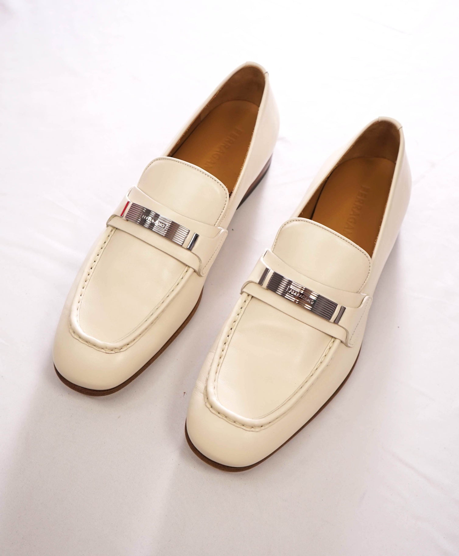 $1,095 Ferragamo - White "DUMAS" Leather Loafers - 8 EE