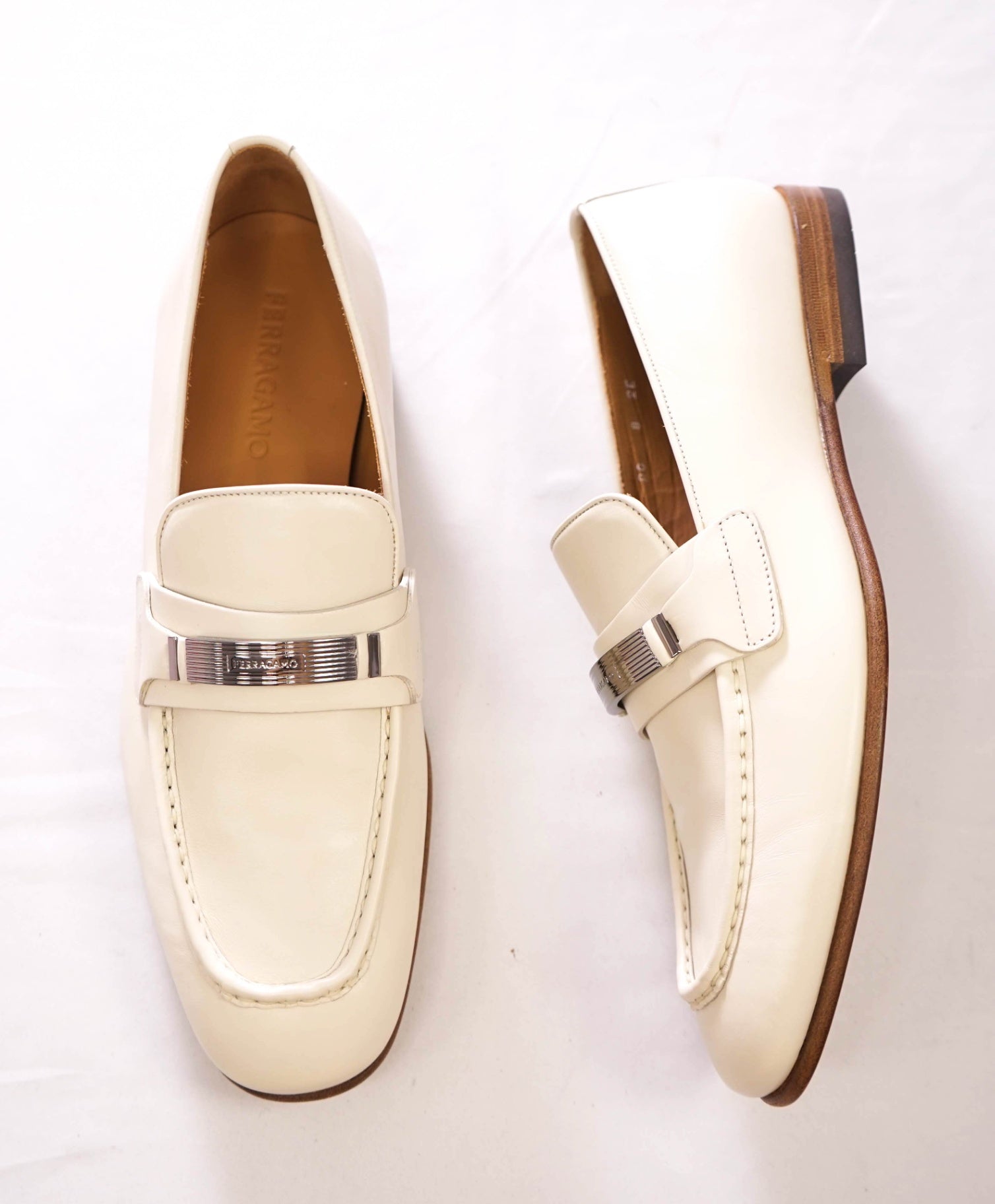 $1,095 Ferragamo - White "DUMAS" Leather Loafers - 8 EE