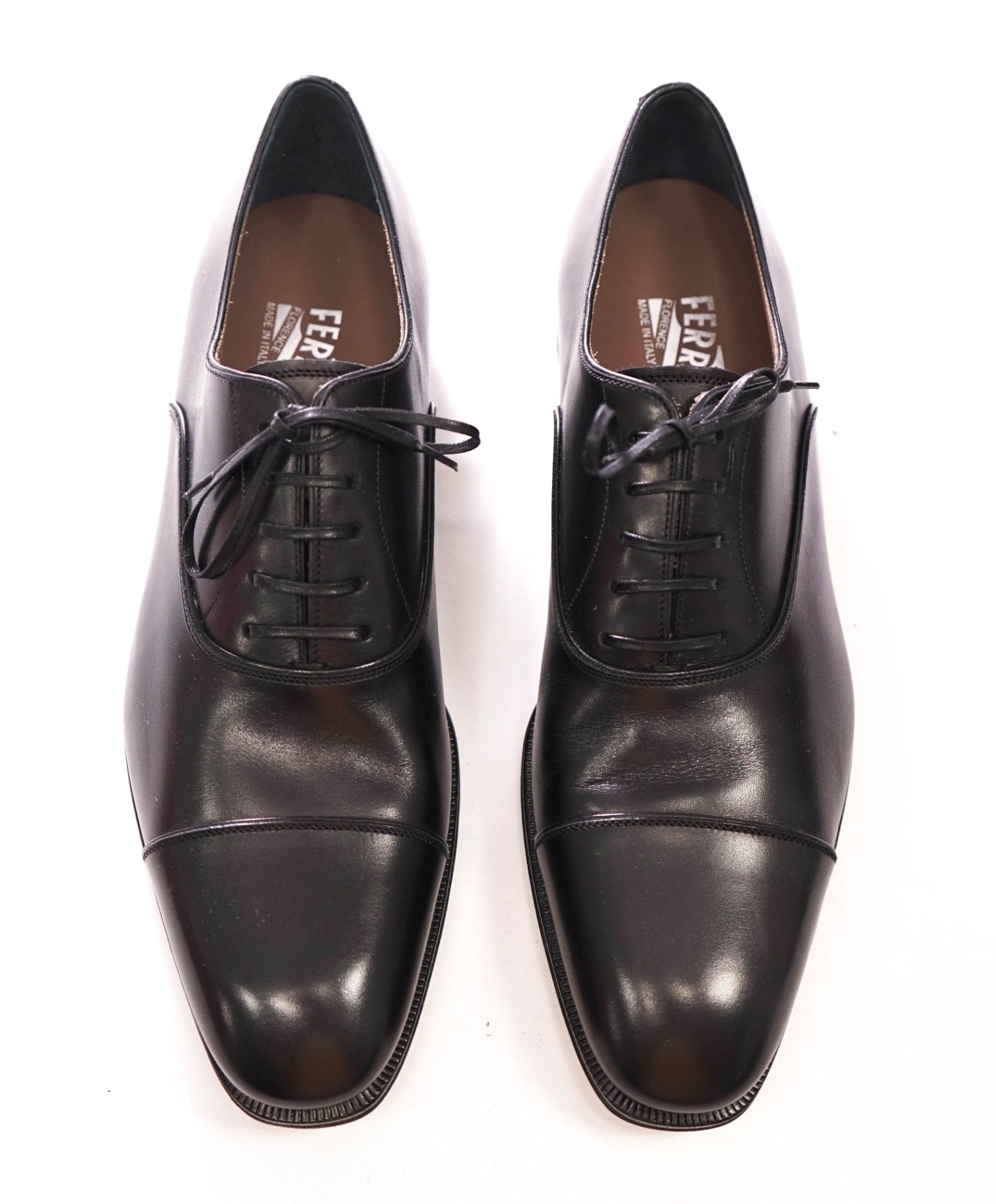 $895 FERRAGAMO - Cap-Toe "LUCE DIVIS" Black Leather Oxford - 8.5 D