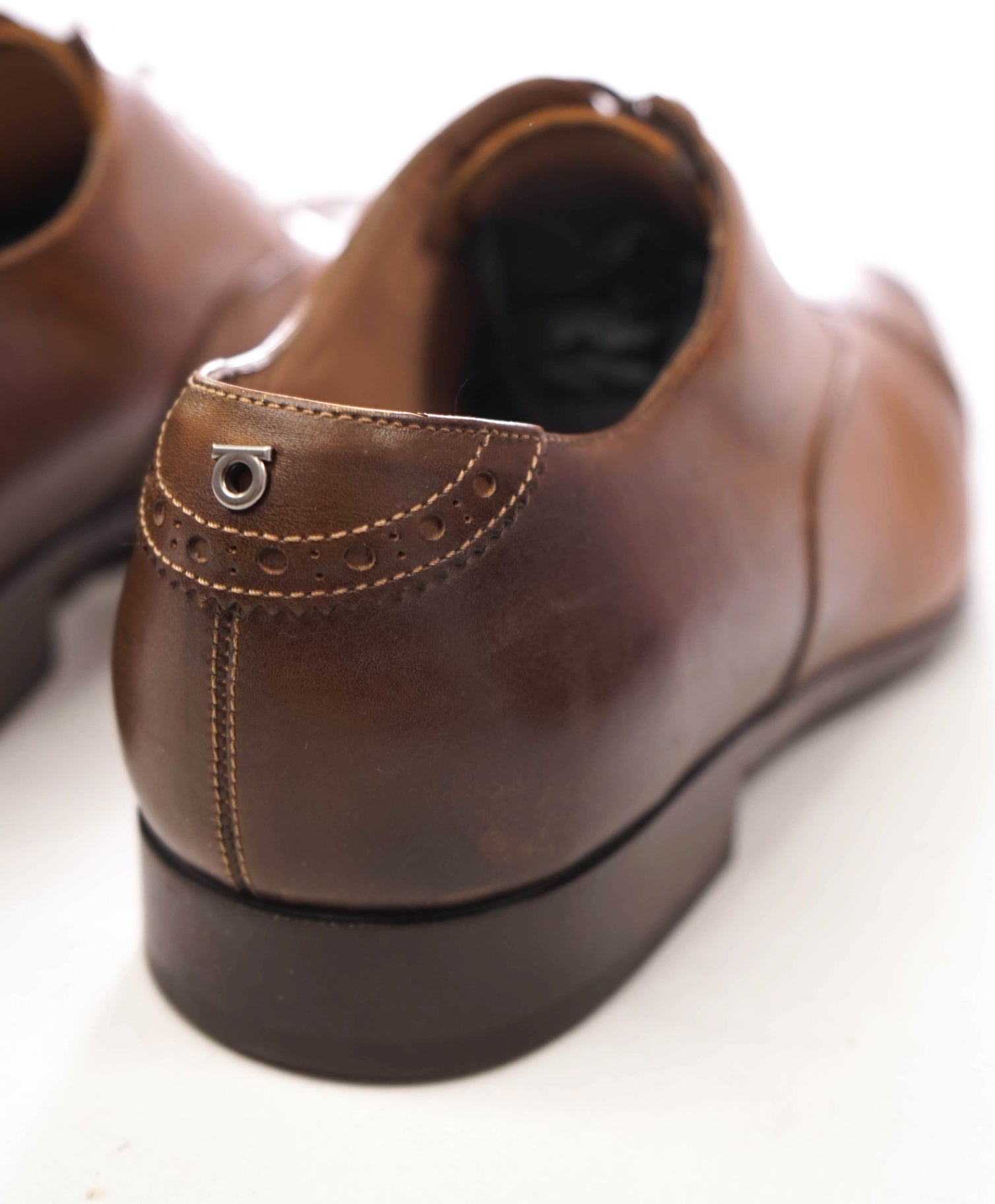 $950 FERRAGAMO - Brown Leather Oxfords - 7.5 E