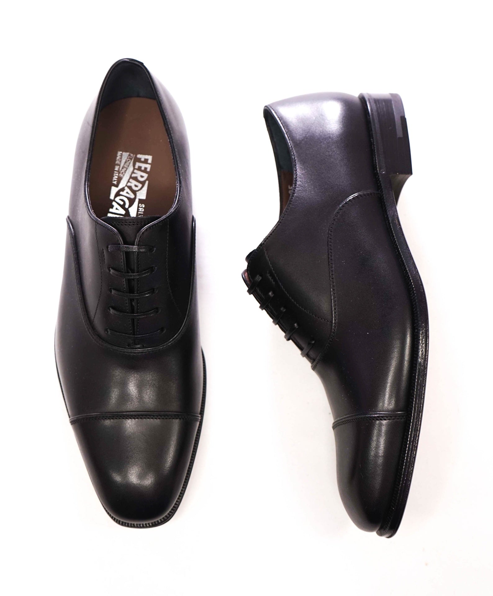 $895 FERRAGAMO - "LUCE DAVIS" Black Leather Oxfords - 8 EE