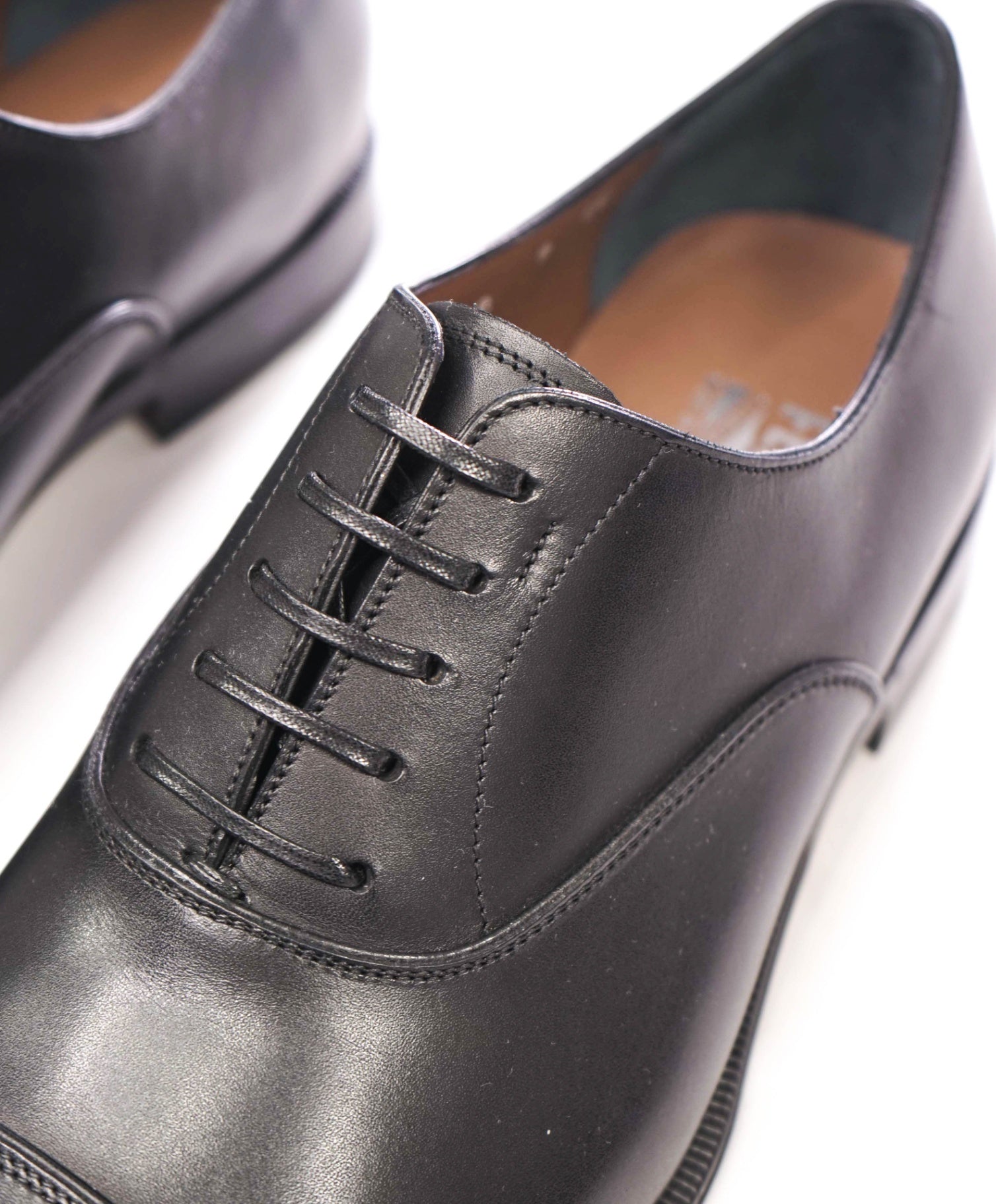 $895 FERRAGAMO - "LUCE DAVIS" Black Leather Oxfords - 8 EE