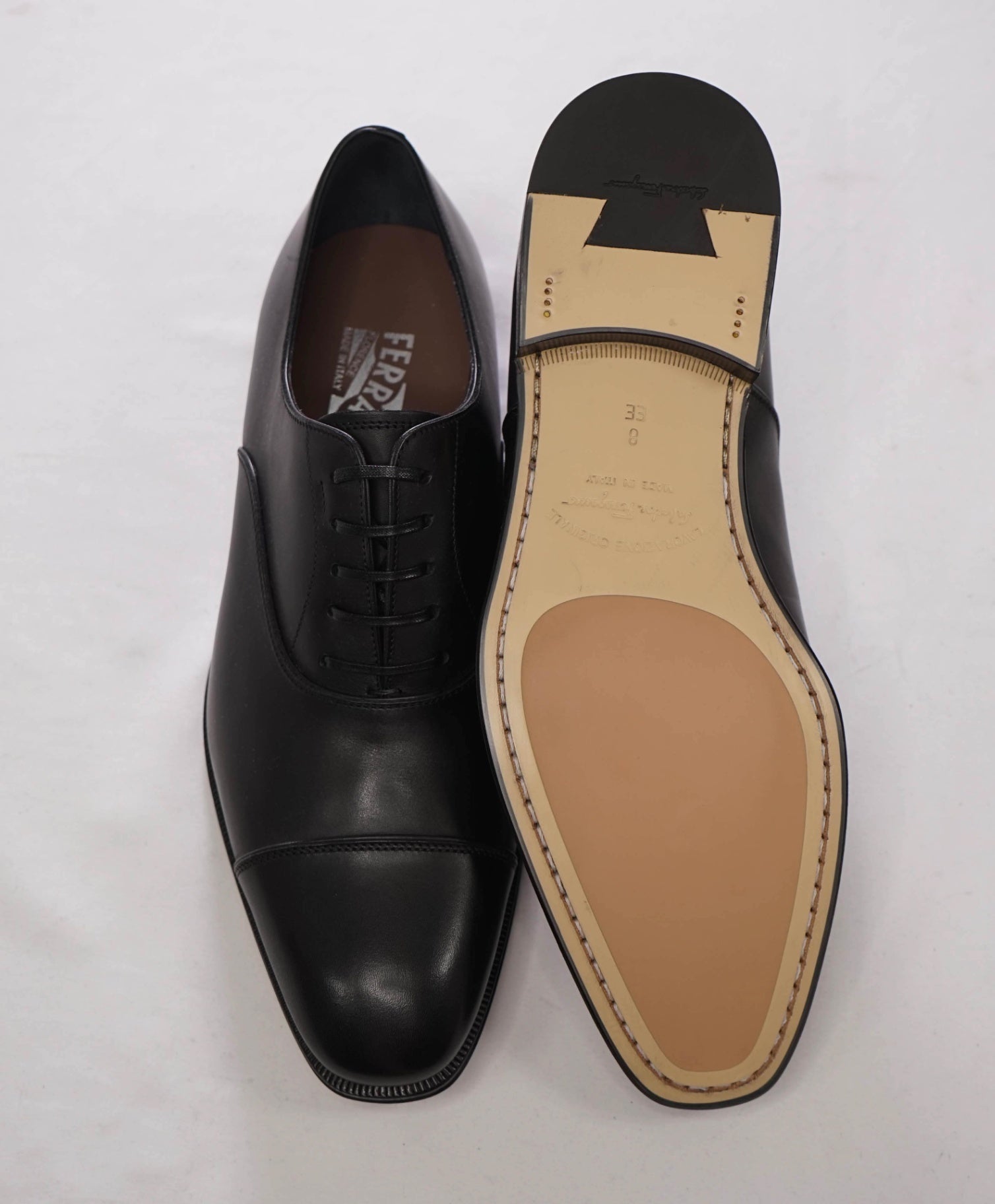 $895 FERRAGAMO - "LUCE DAVIS" Black Leather Oxfords - 8 EE