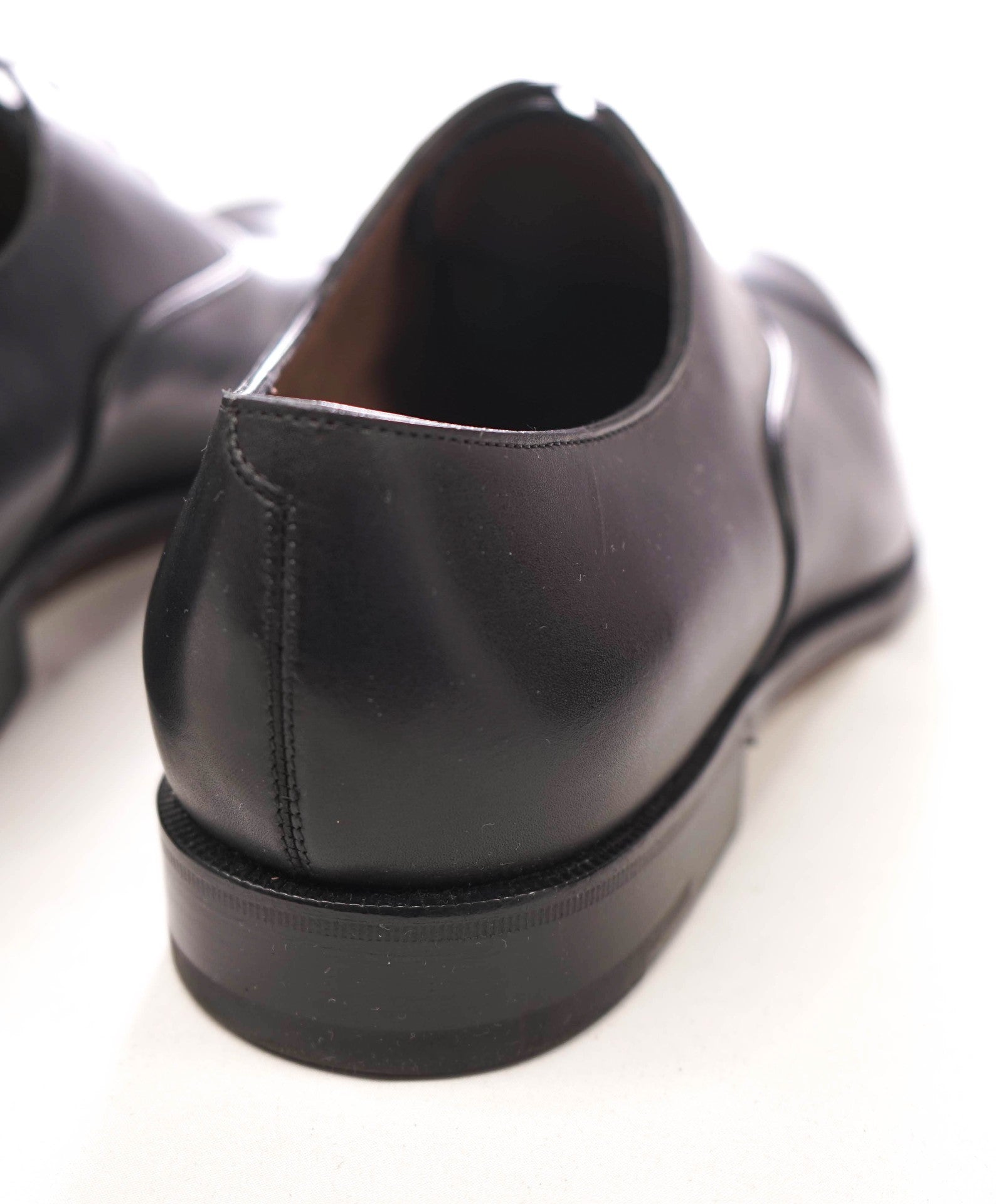 $895 FERRAGAMO - "LUCE DAVIS" Black Leather Oxfords - 8 EE