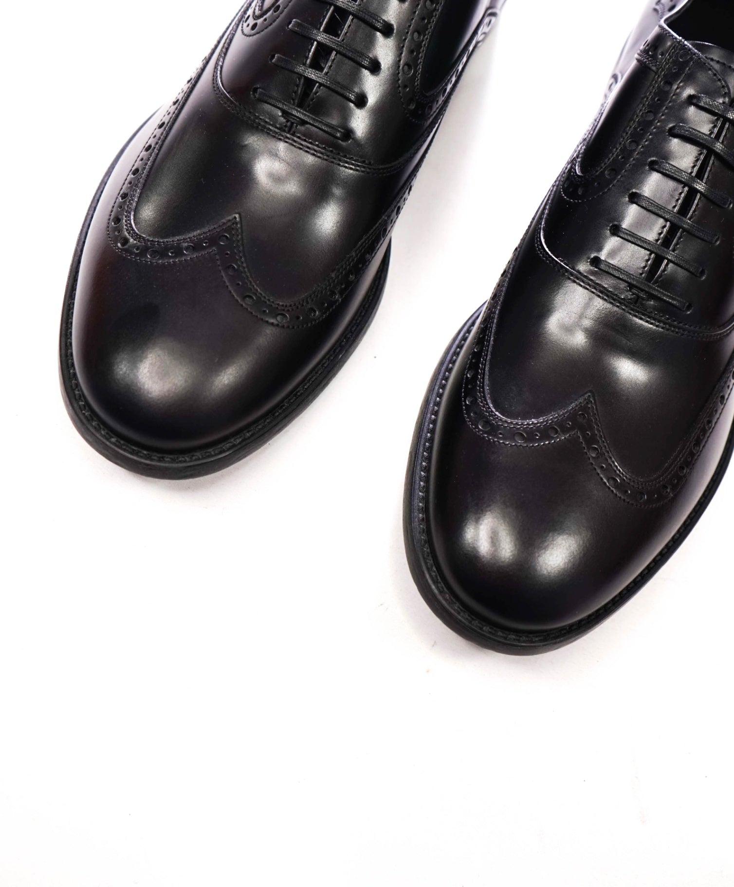 $850 FERRAGAMO - Black Leather Wingtip Oxfords - 10.5 D