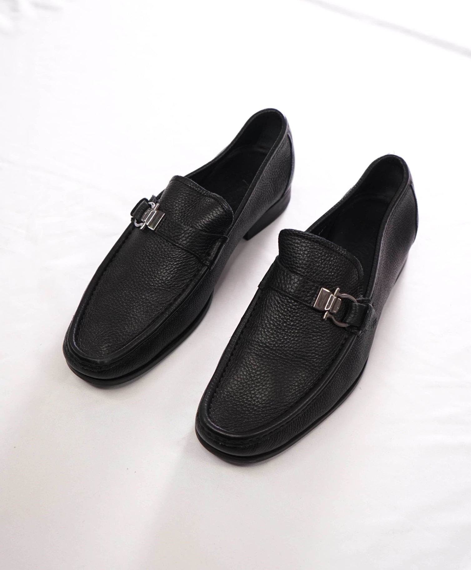 $950 FERRAGAMO - Black Pebble Leather Loafers - 8.5 3E