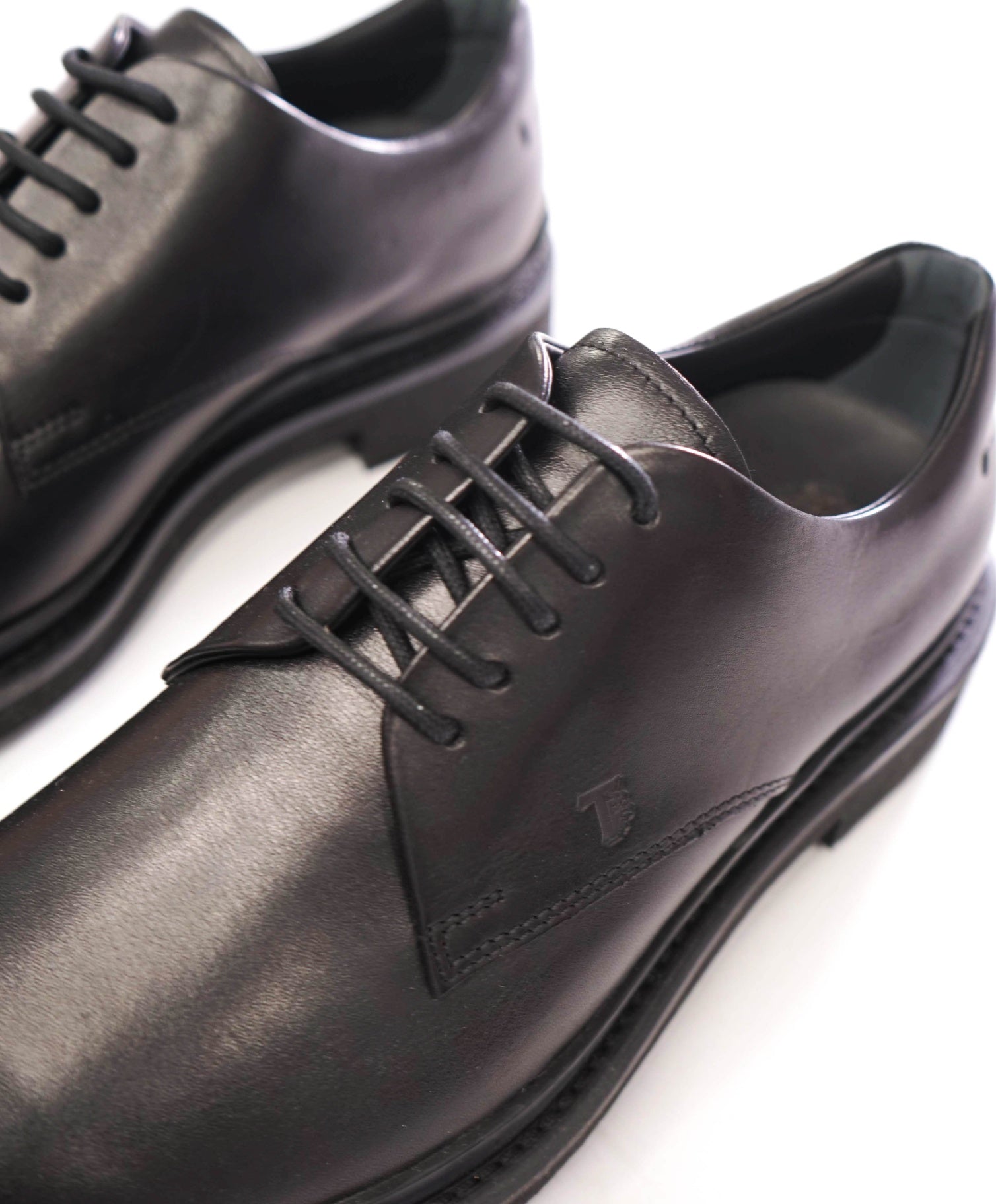 $750 TOD'S - Black Leather Lug Sole Derby - US 7.5 (UK6.5)