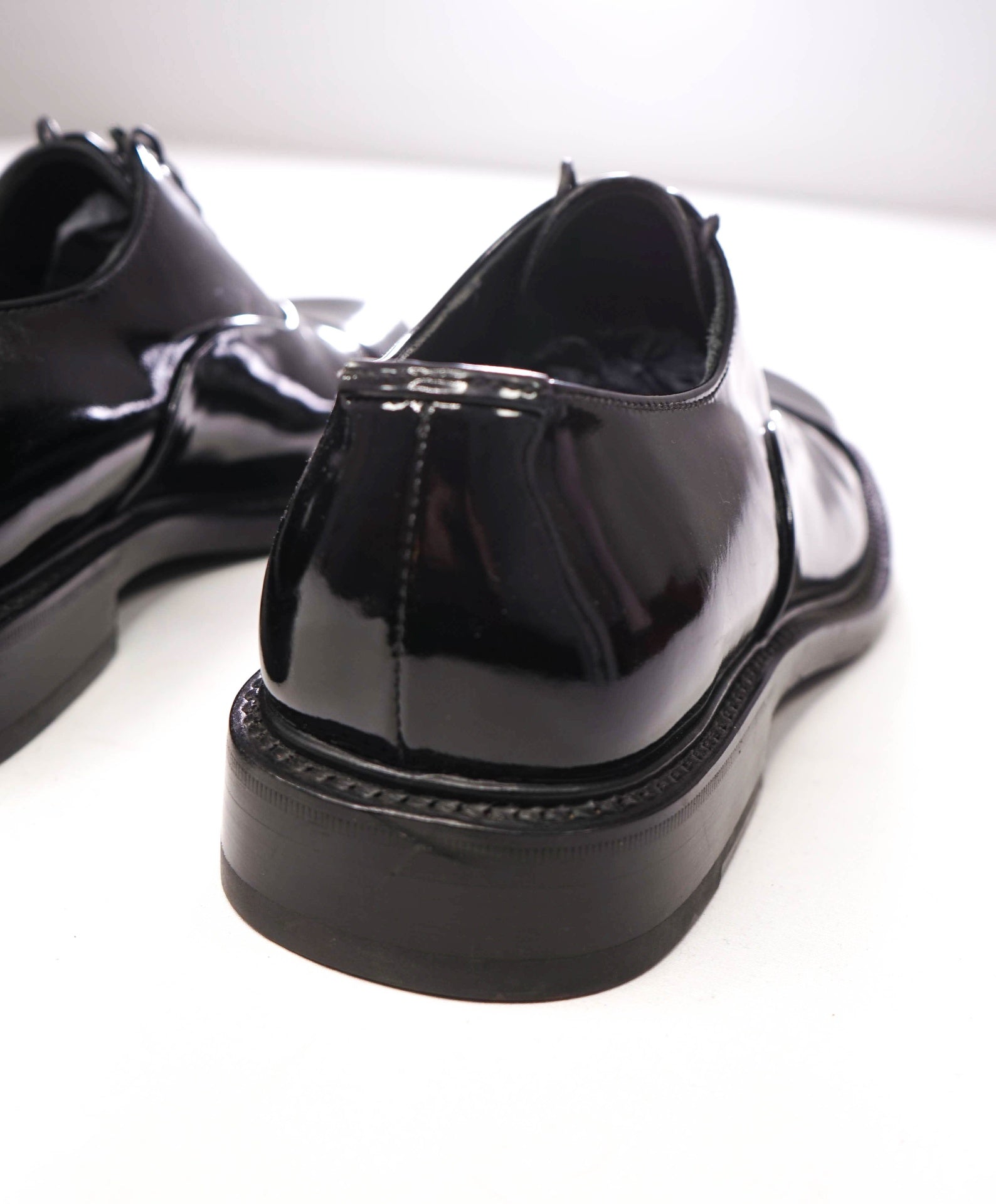 $1,145 PRADA - Black Patent Leather Oxfords - US 10 (9UK)