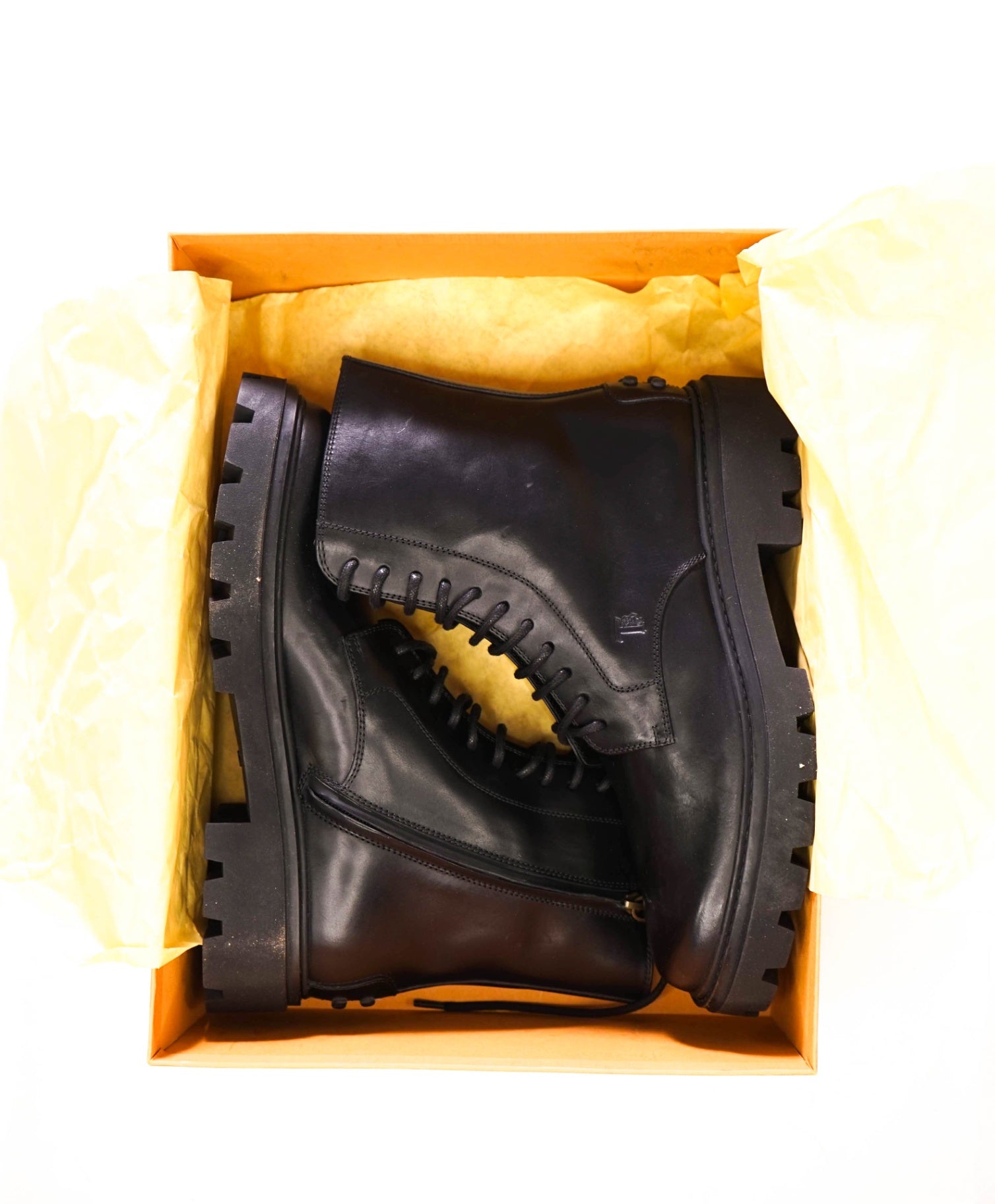$1,195 TOD'S - Black Leather Combat Boots - US 8 (7UK)