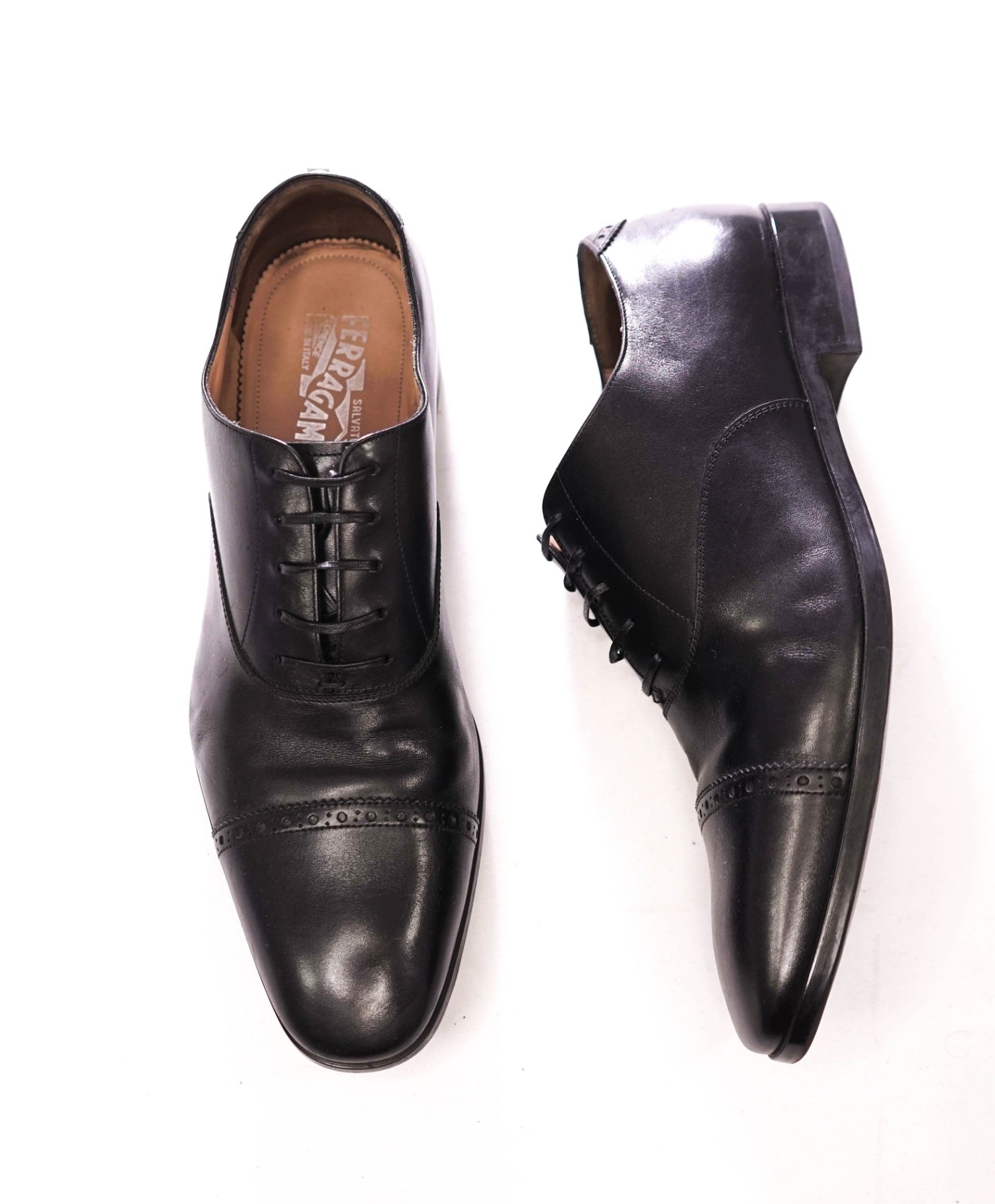 $950 FERRAGAMO - Black Leather Oxfords - 11 E