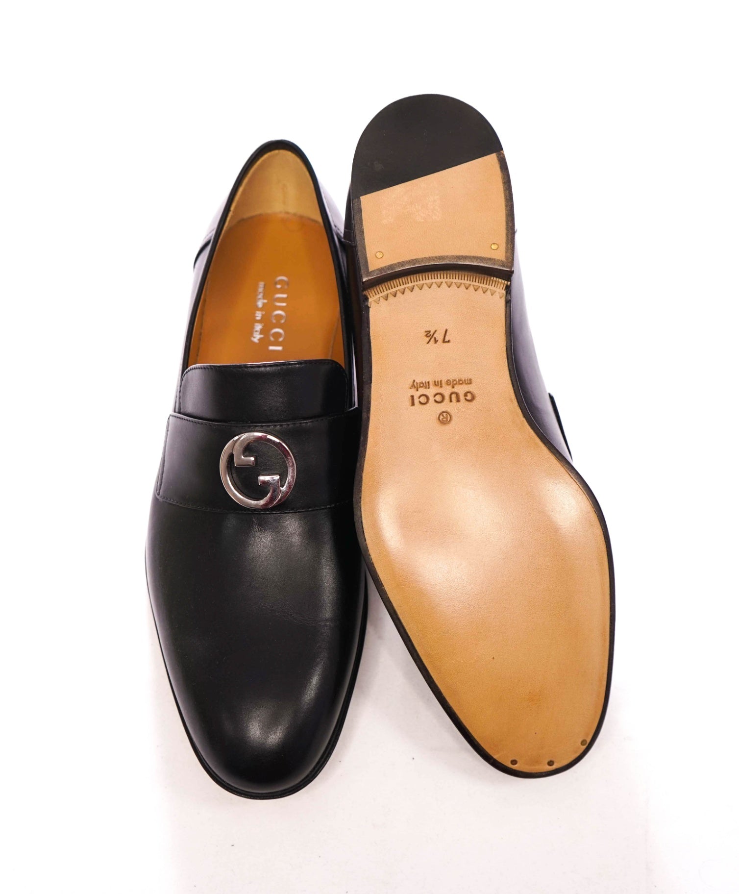 $1,000 GUCCI - Black Leather Silver "Interlocking G" Loafers - 8 (7.5G)