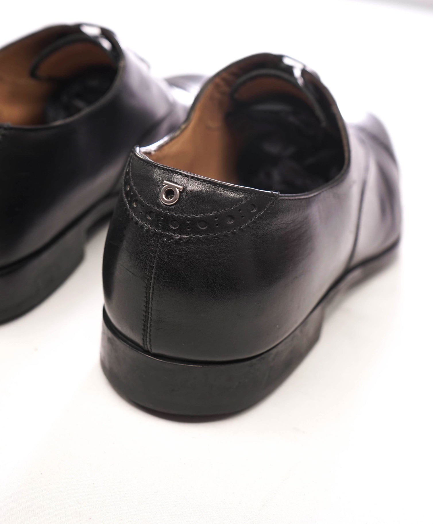 $950 FERRAGAMO - Black Leather Oxfords - 11 E