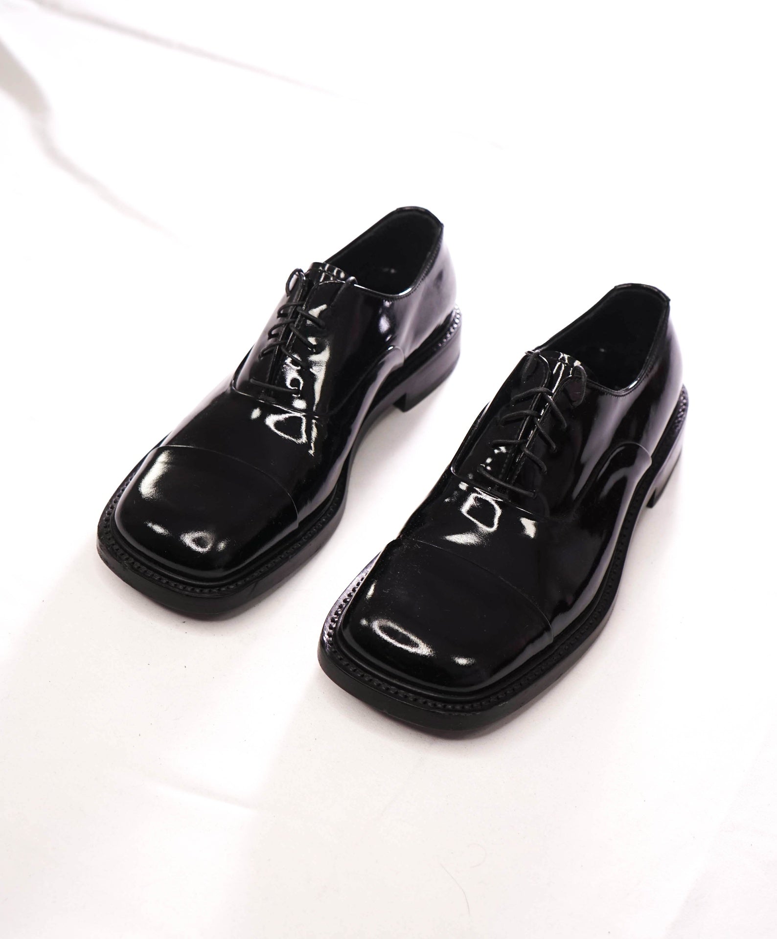 $1,145 PRADA - Black Patent Leather Oxfords - US 10 (9UK)