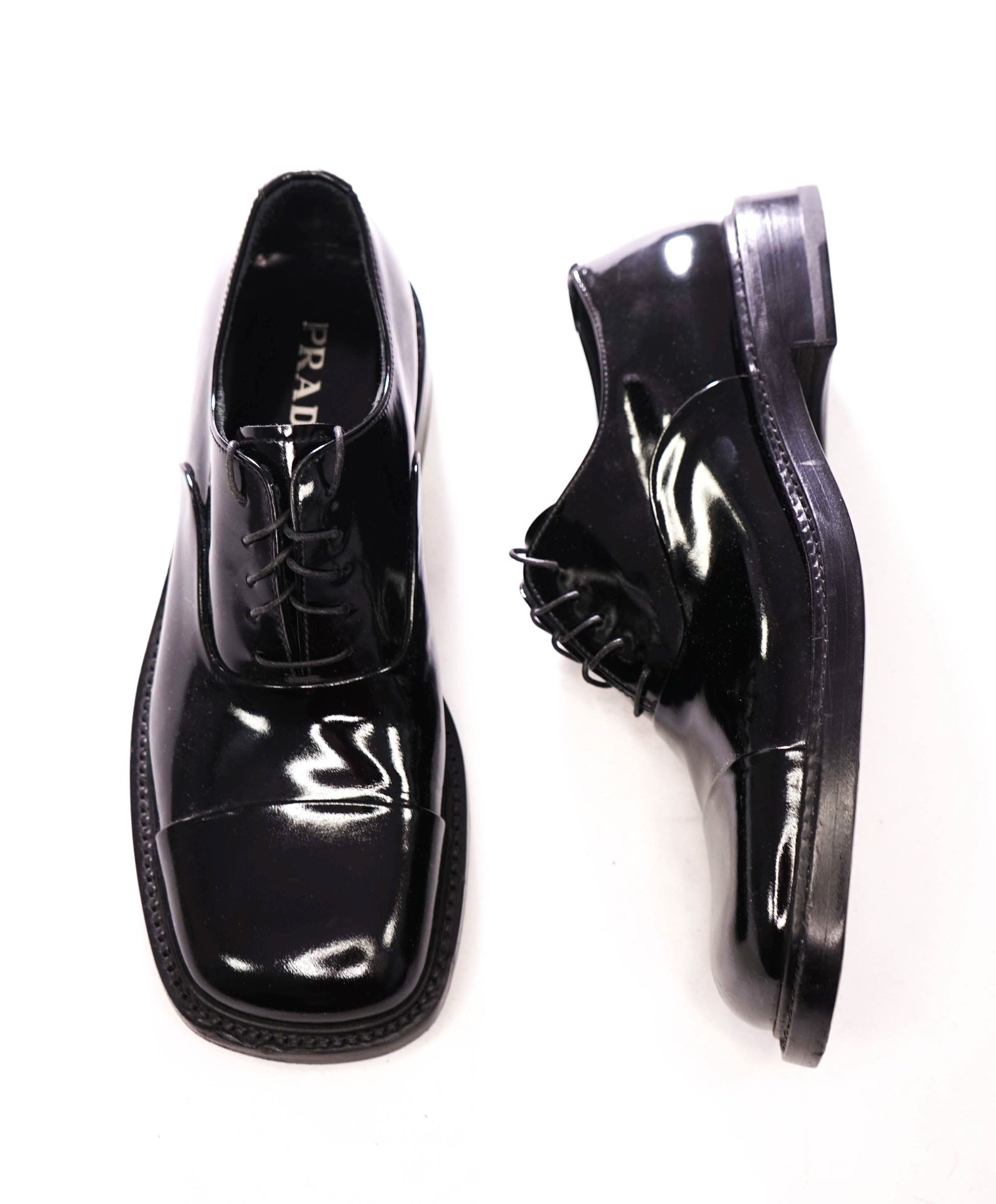 $1,145 PRADA - Black Patent Leather Oxfords - US 10 (9UK)