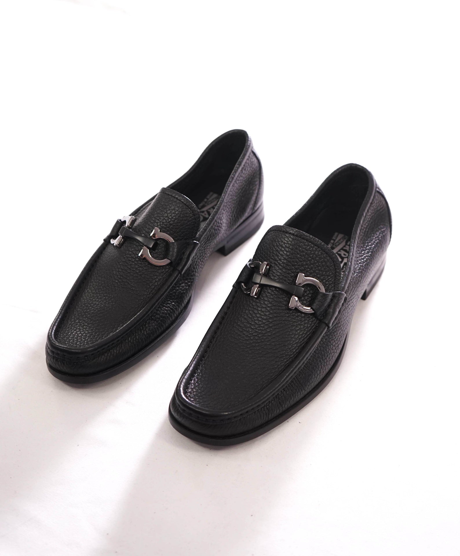 $850 FERRAGAMO - *GRANDIOSO* Black Pebble Leather Loafers - 7 D
