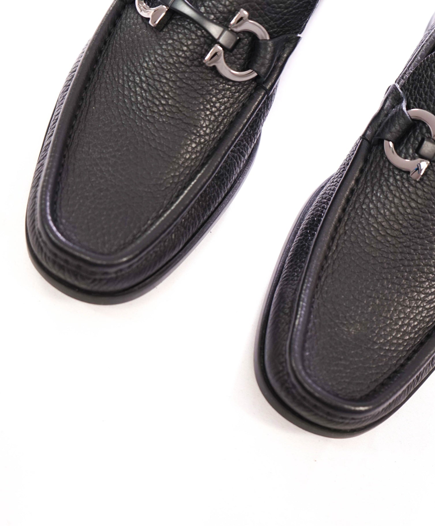 $850 FERRAGAMO - *GRANDIOSO* Black Pebble Leather Loafers - 7 D