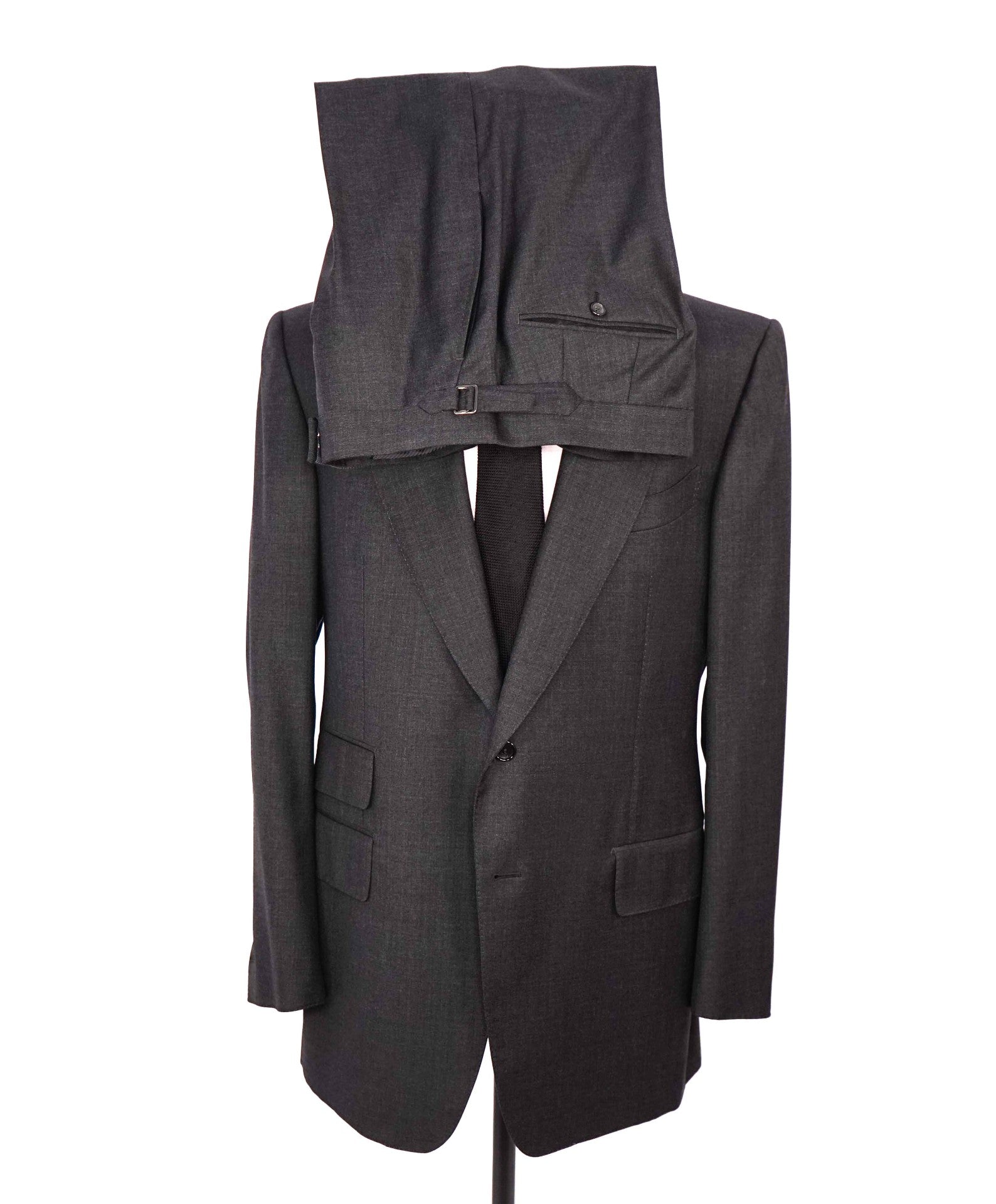 $5,970 TOM FORD - Solid Dark Gray Wool Peak Lapel Suit - 46L