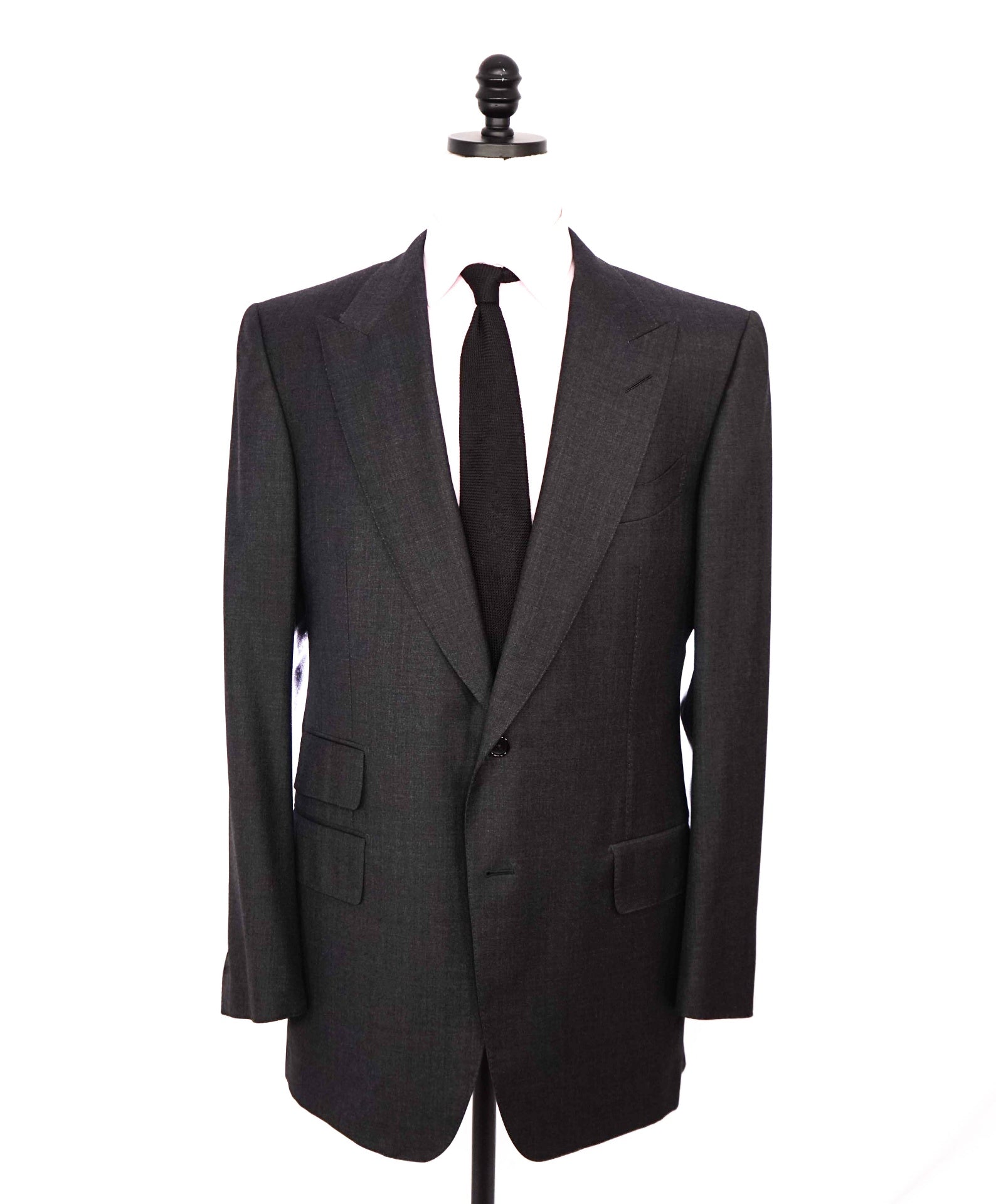 $5,970 TOM FORD - Solid Dark Gray Wool Peak Lapel Suit - 46L
