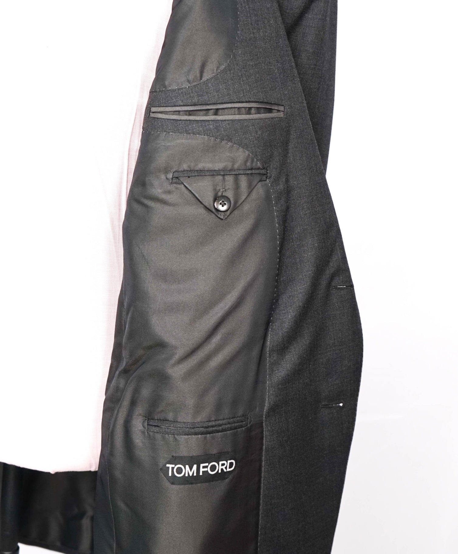 $5,970 TOM FORD - Solid Dark Gray Wool Peak Lapel Suit - 46L