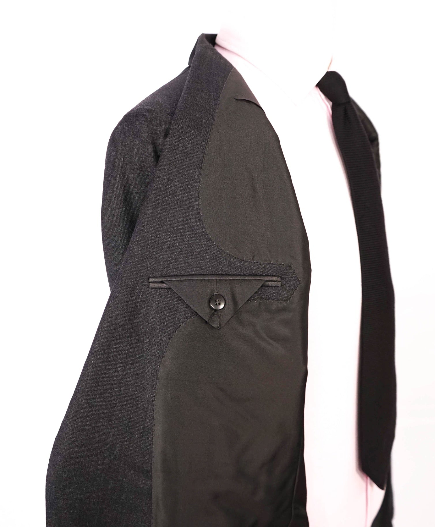 $5,970 TOM FORD - Solid Dark Gray Wool Peak Lapel Suit - 46L